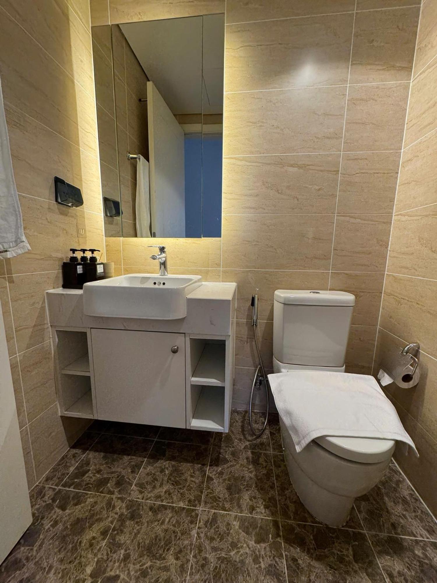 2br 2bth C6 D'capitale With View *
