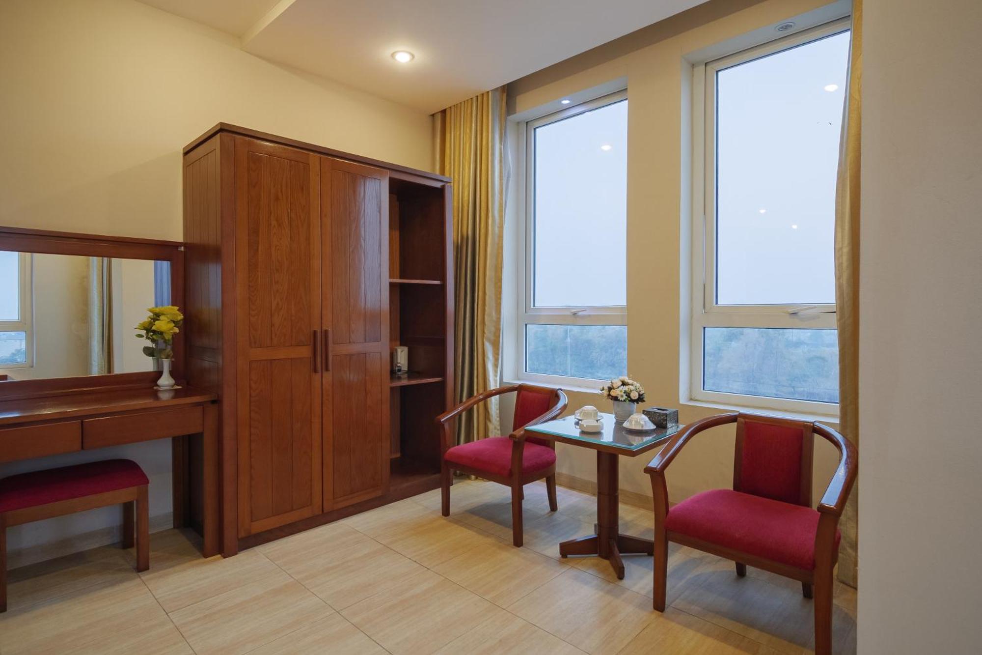 Hotel Ngan Ha Long Bien