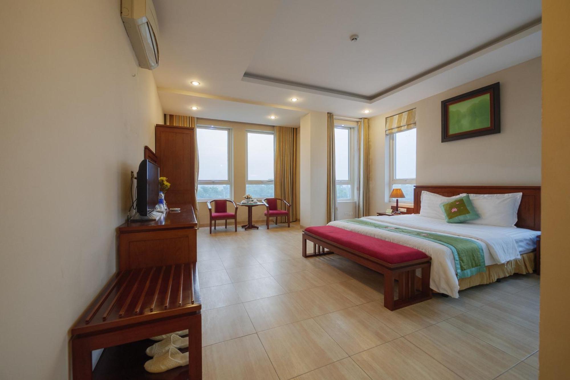 Ngan Ha Long Bien Hanoi