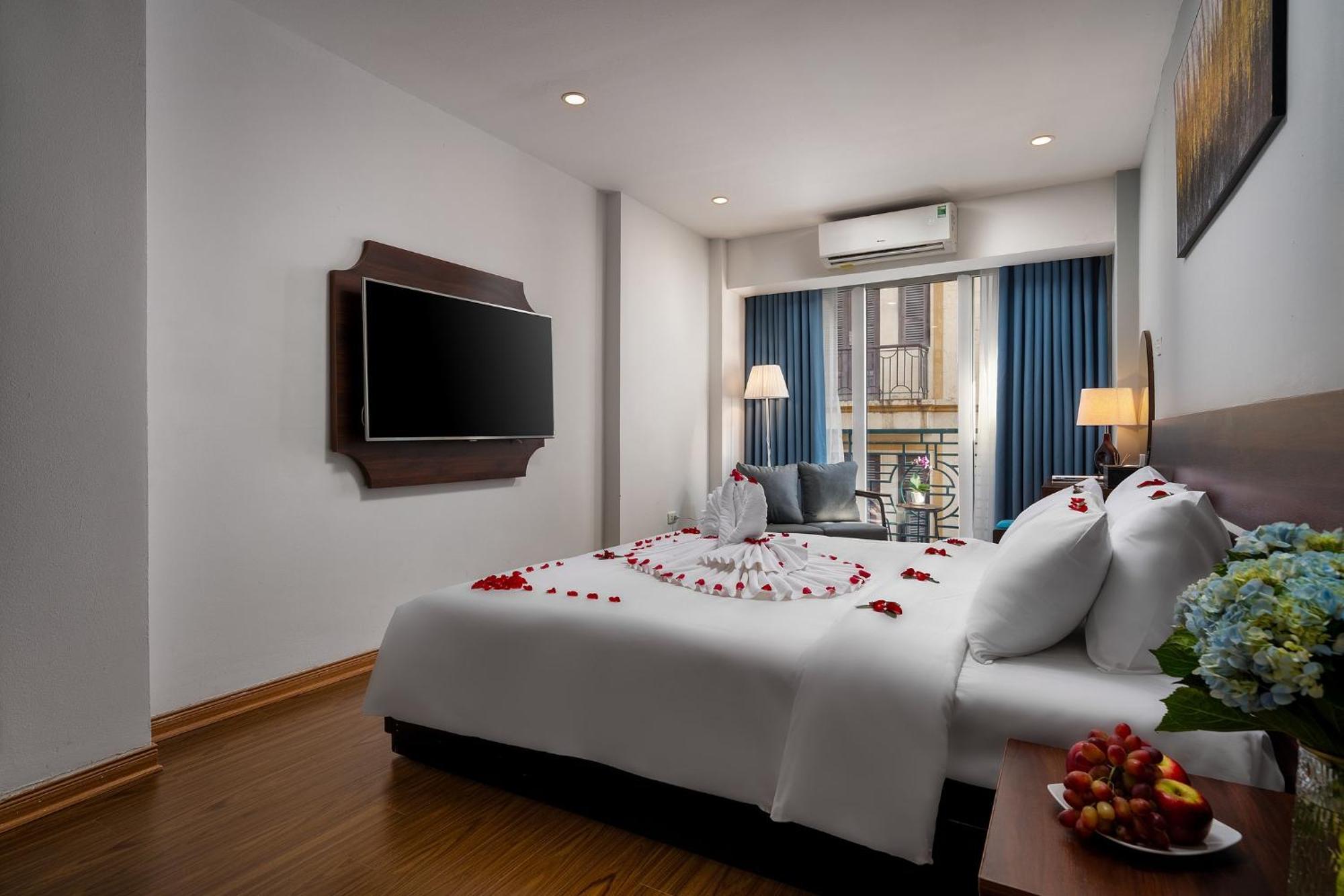 Hotel Astoria - St Joseph Cathedral