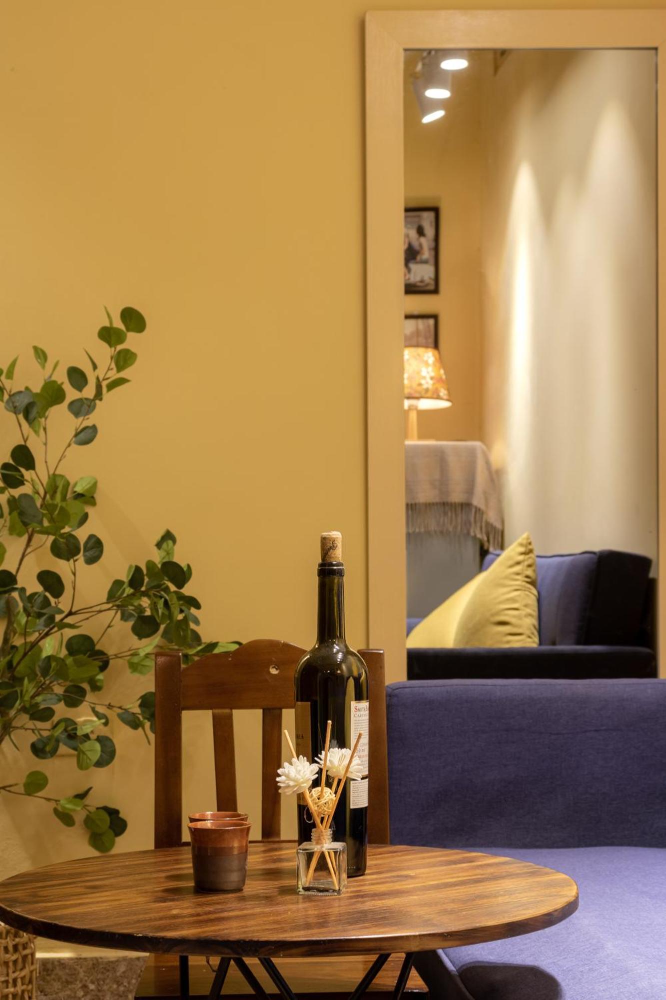 Apartment Heart Of Hoan Kiem Affordable Cozy Train Cafe Center Hoan Kiem For 3pax