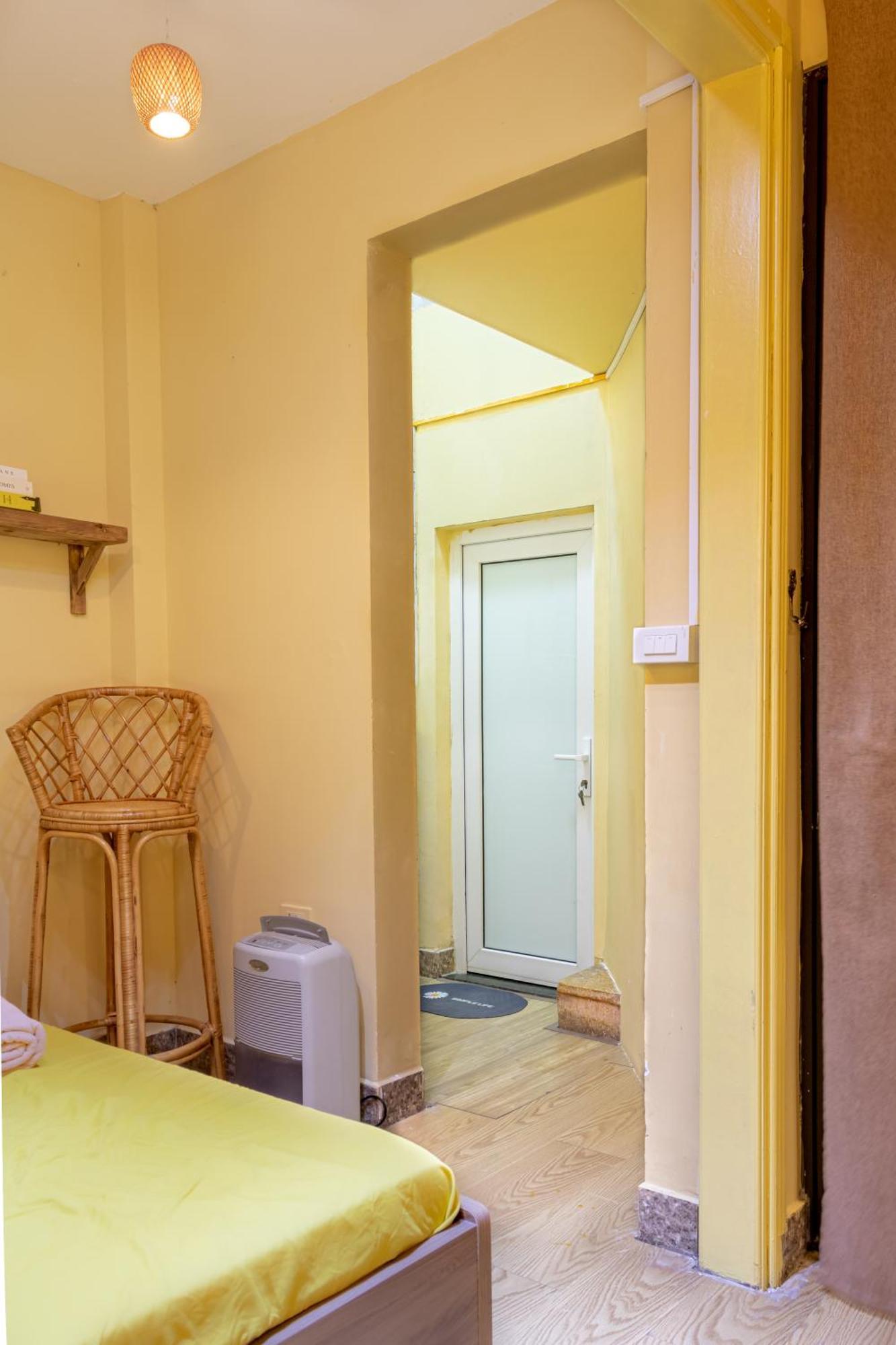 Heart Of Hoan Kiem Affordable Cozy Train Cafe Center Hoan Kiem For 3pax *