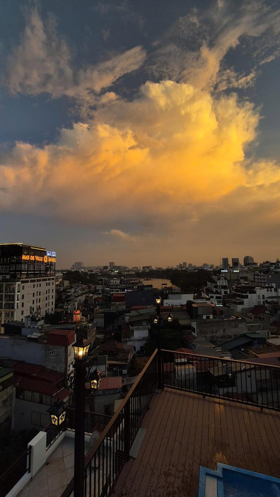 Lakeview Backpackers & Rooftop Bar