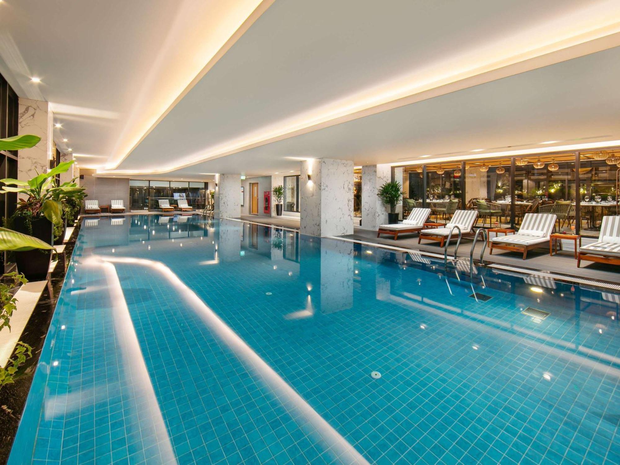 Hotel Moevenpick Living West 5*