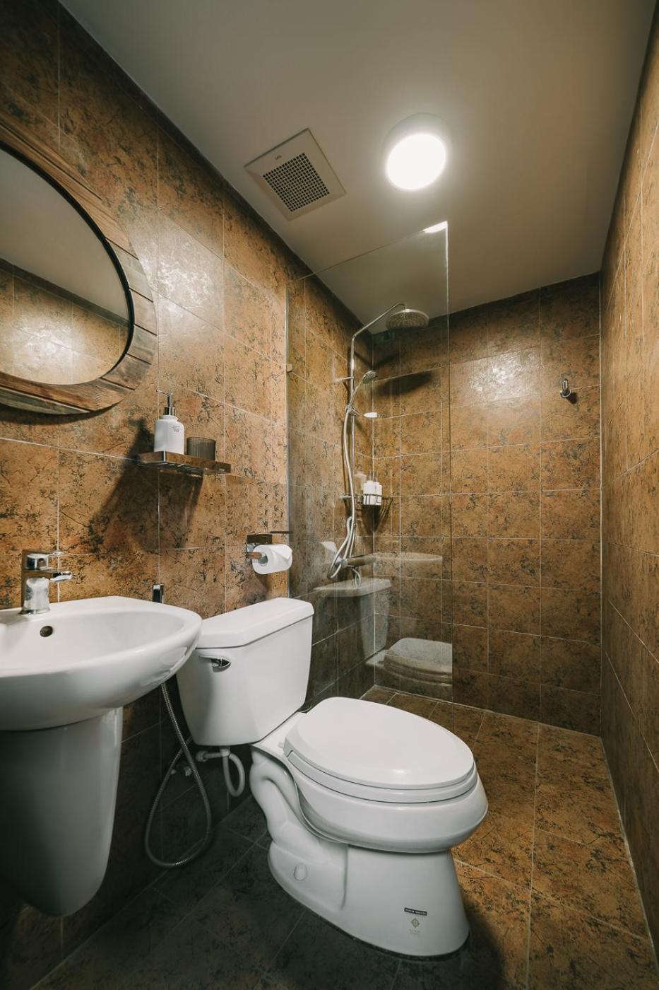 Su Casa Railway Side Apartment Hanoi
