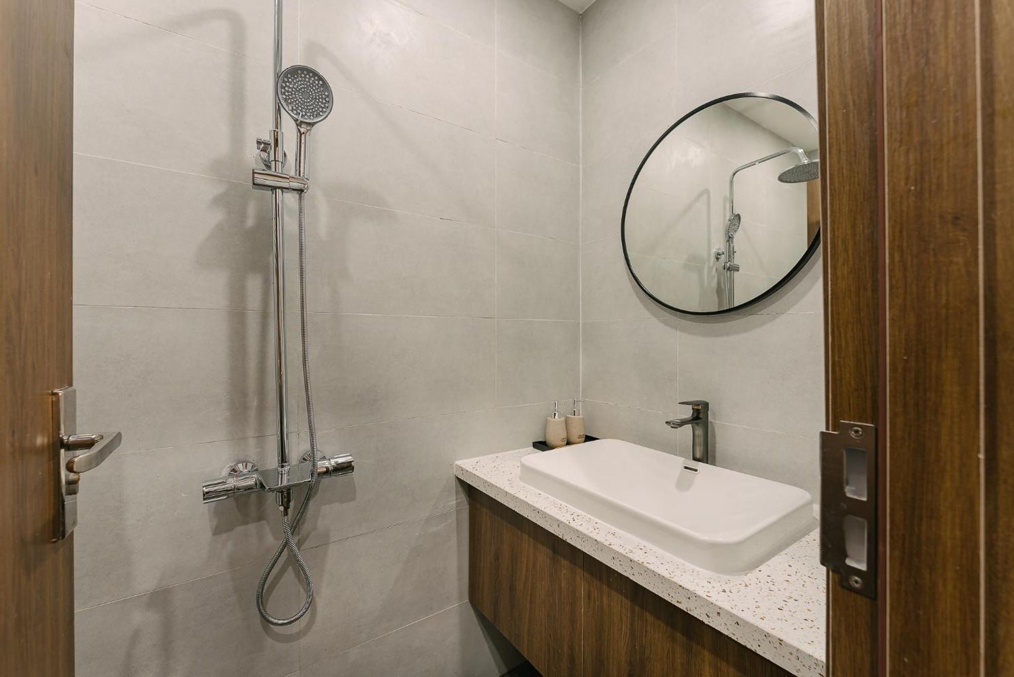 Drumie Home, 50m To Hoan Kiem - By Antique *