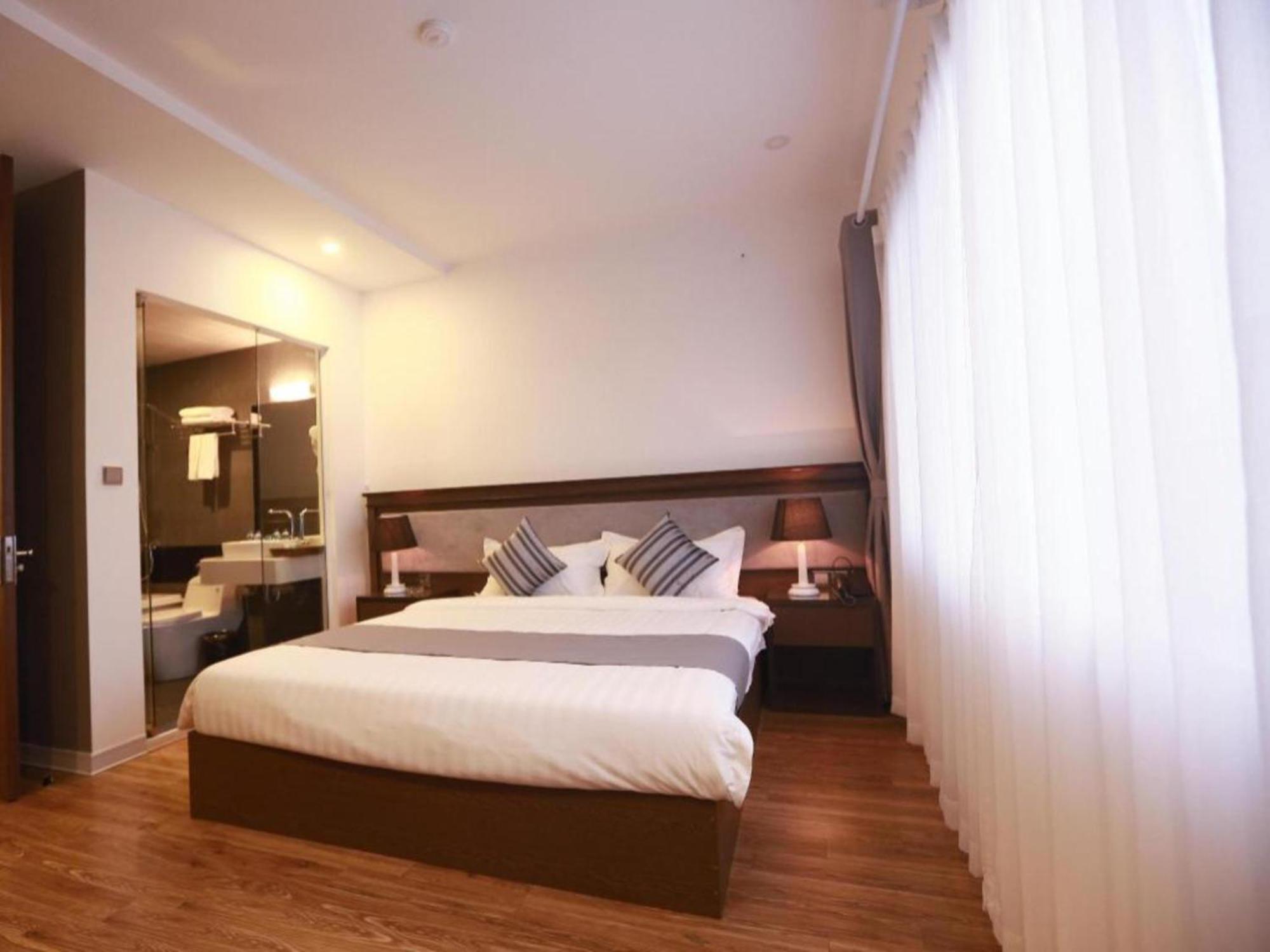 Collection O Le Grand - The Tryst Hanoi