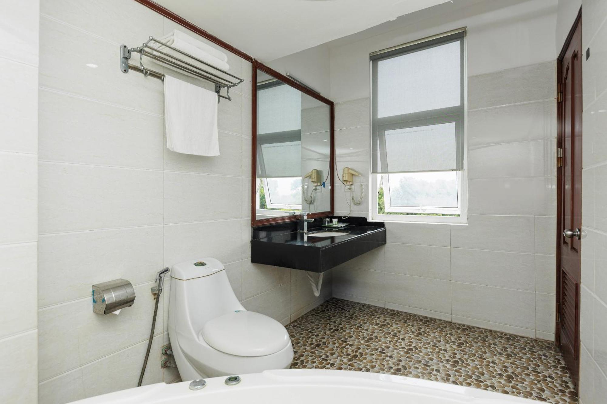 Oyo 472 Lenka Gần Bệnh Viện Nam Thăng Long Khách sạn 2*