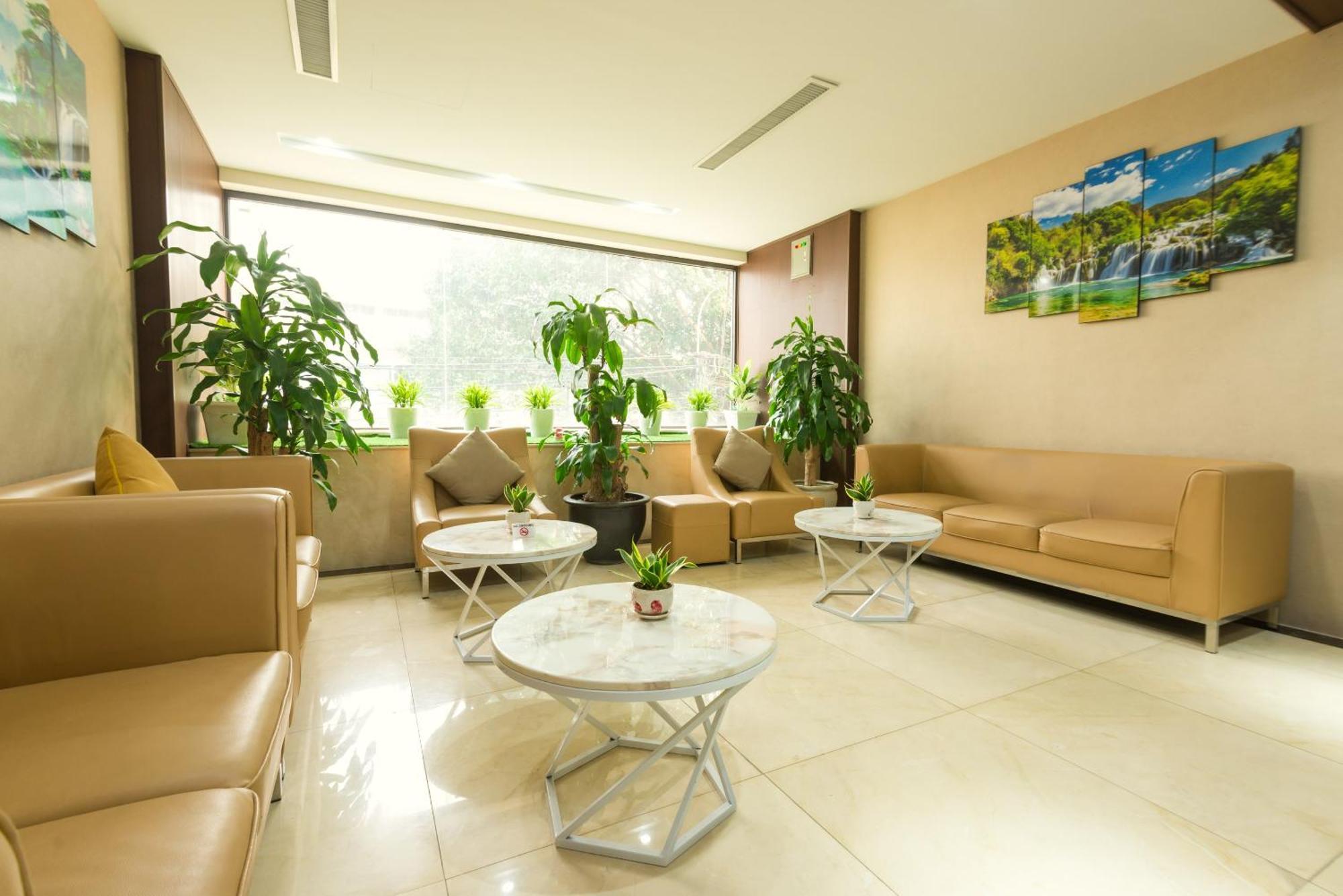 Hotel Oyo 930 Thang Long 2*