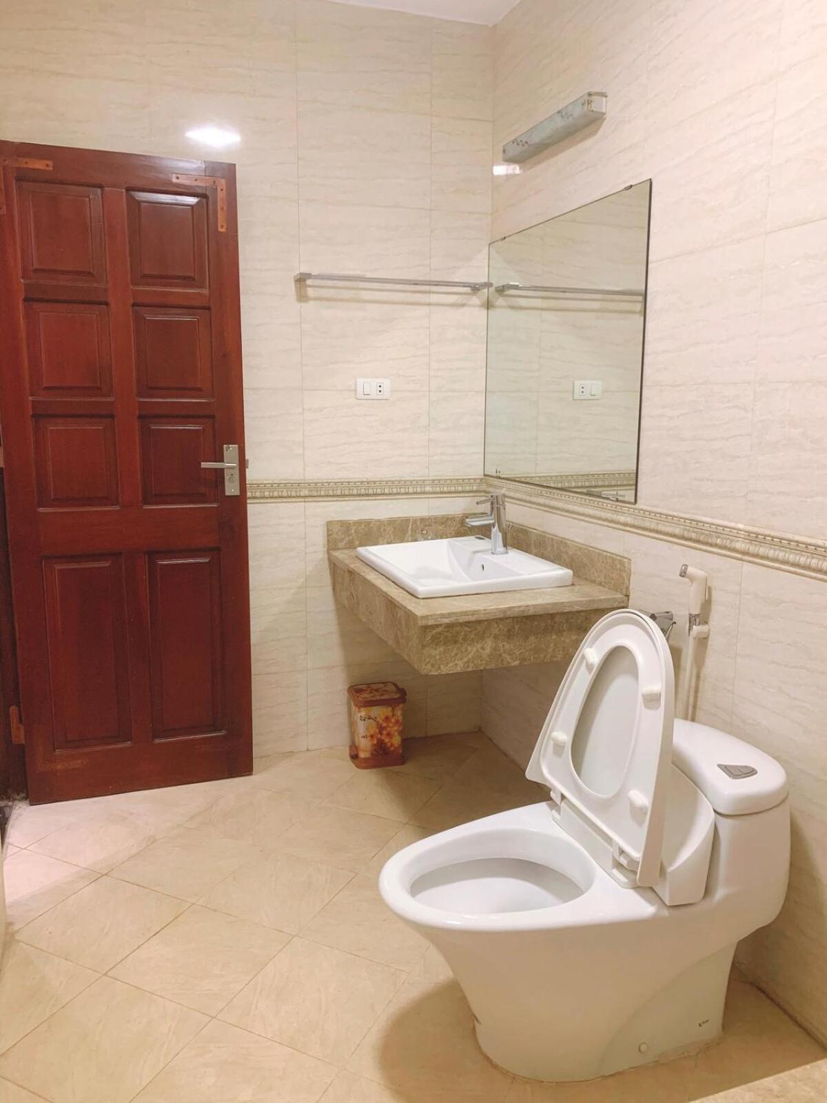 Entire House With 4 Rooms-1km To West Hanoi