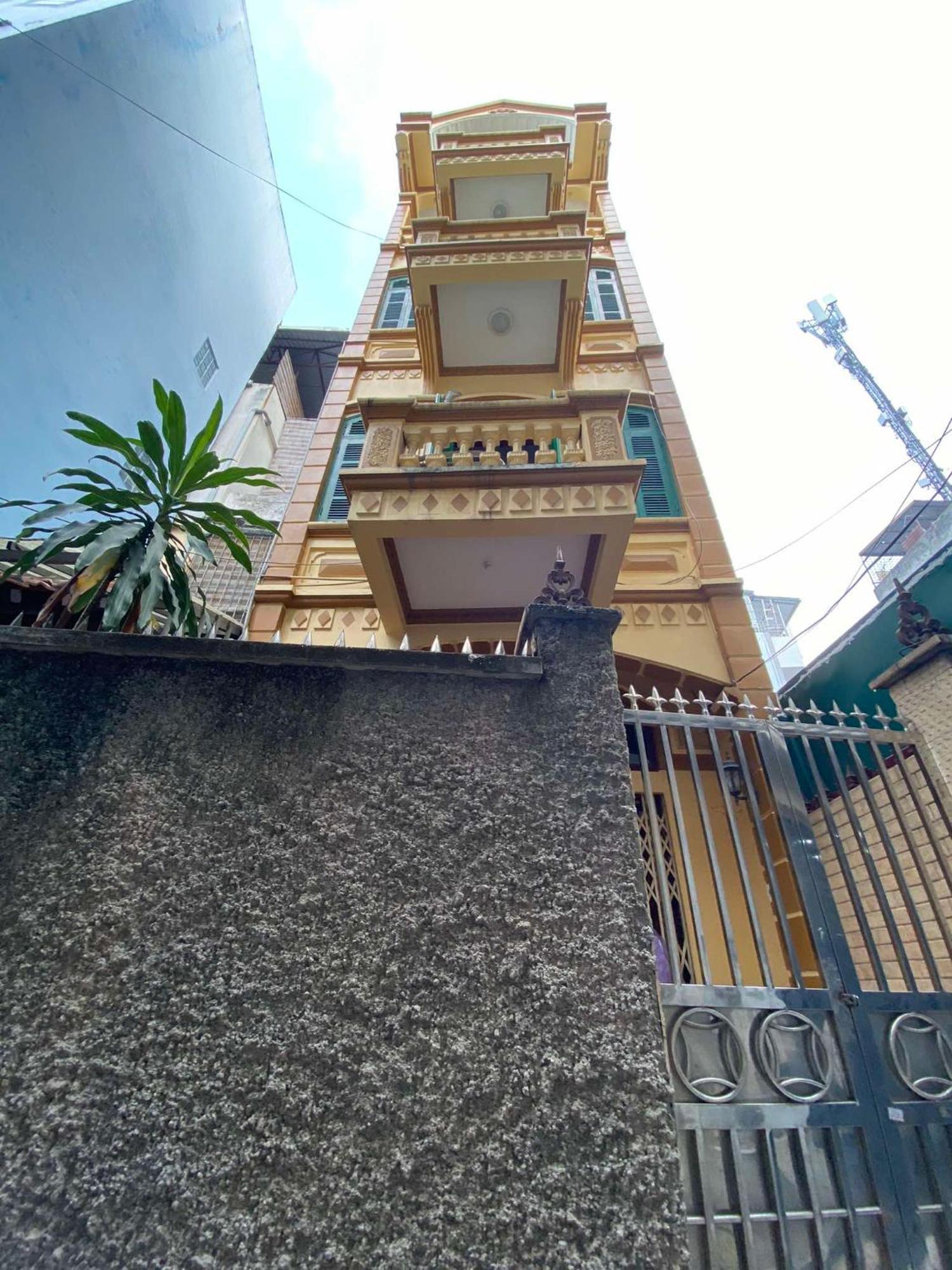 Cozy Fam - 100 Ngo 318 De La Thanh Homestay *