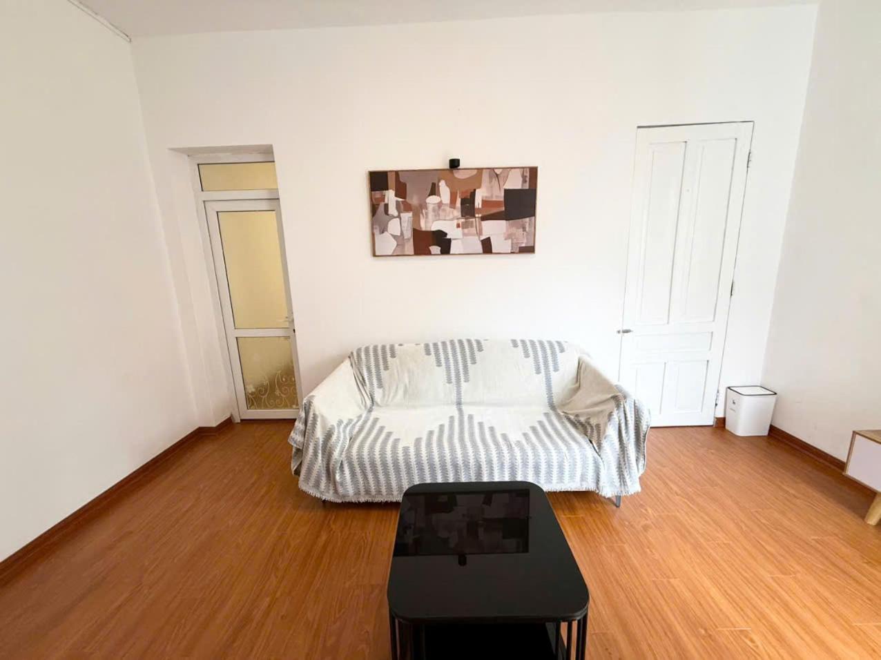 Home4you - Ho 1 Ngu Tai Ba Dinh Voi Ban Cong Cuc Chill Apartment Hanoi