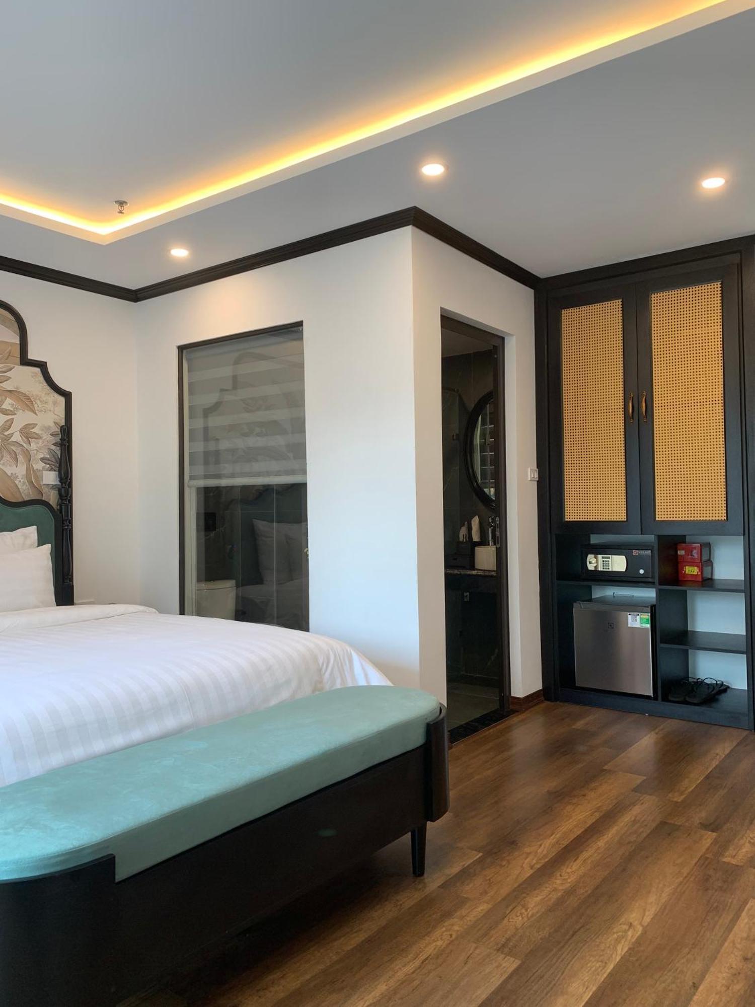 Aquarius Premium Hotel 4*