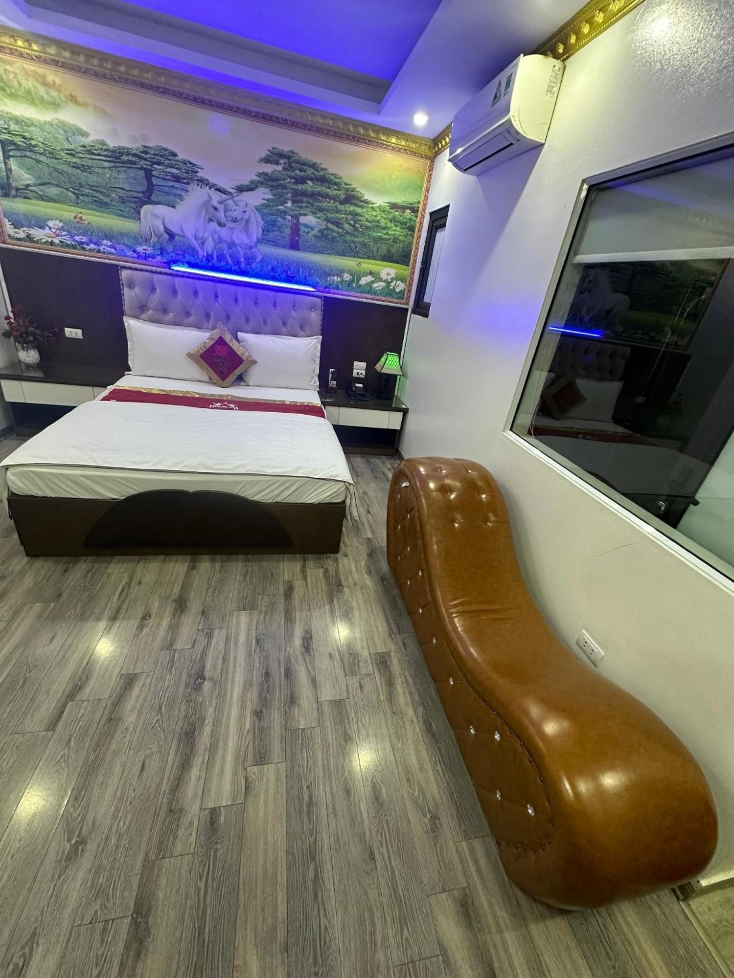 Hoang Gia Long Bien Hotel 2*