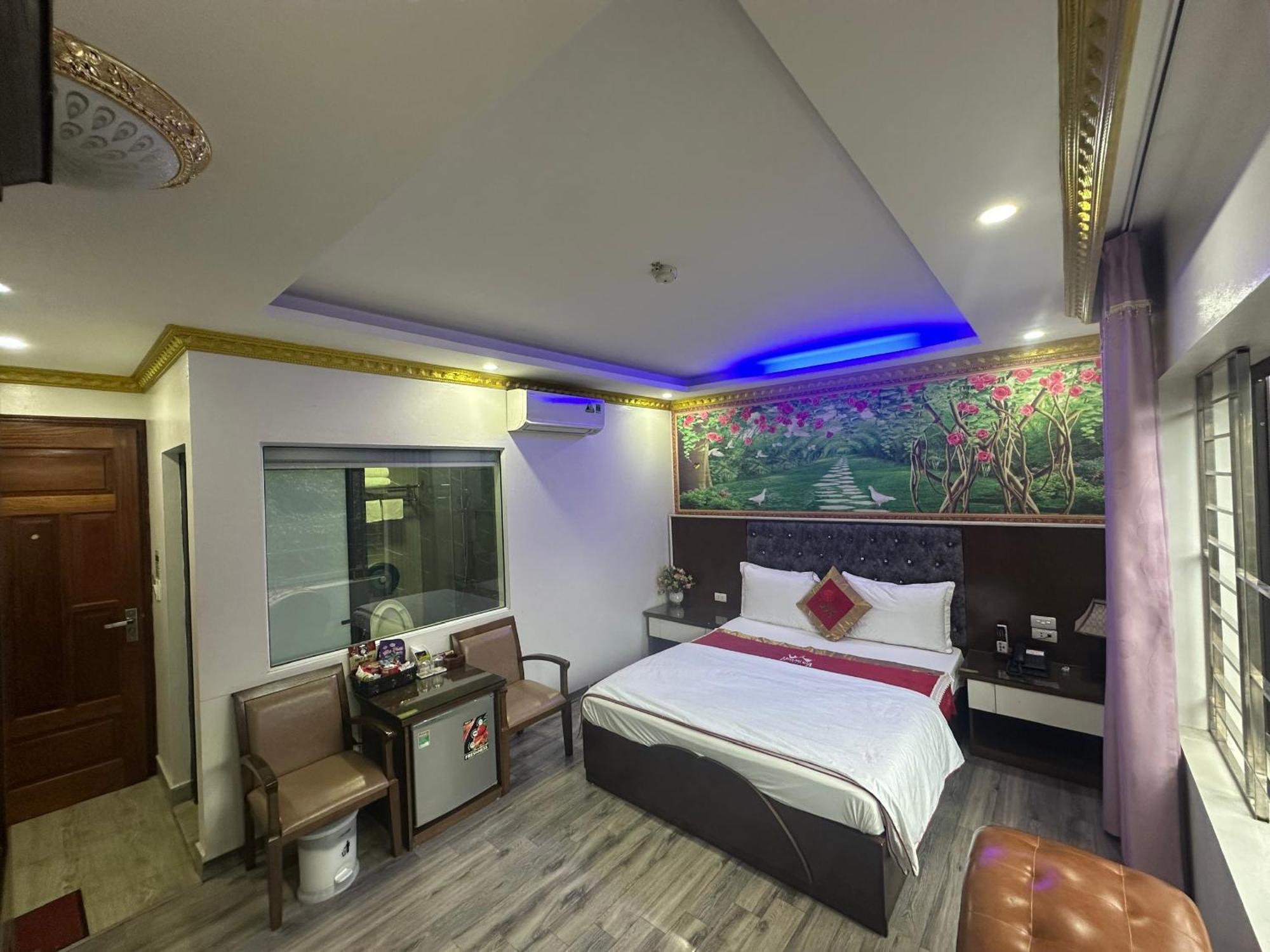 Hoang Gia Long Bien Hanoi