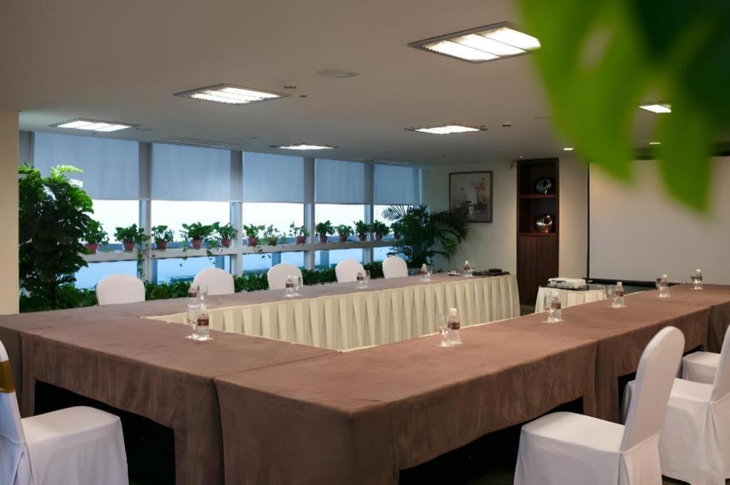 Calidas Landmark72 Royal Hotel 5*
