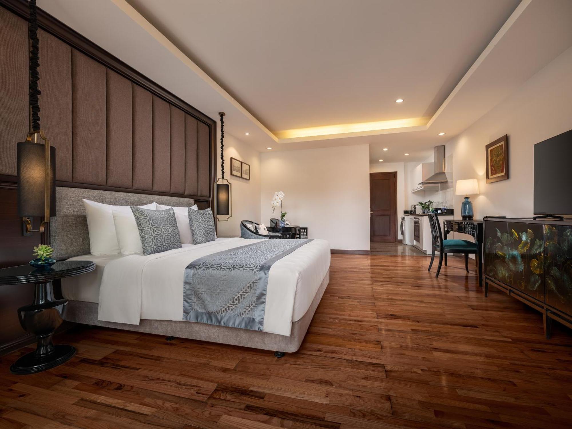 Khách sạn Elegant Hồ Tây