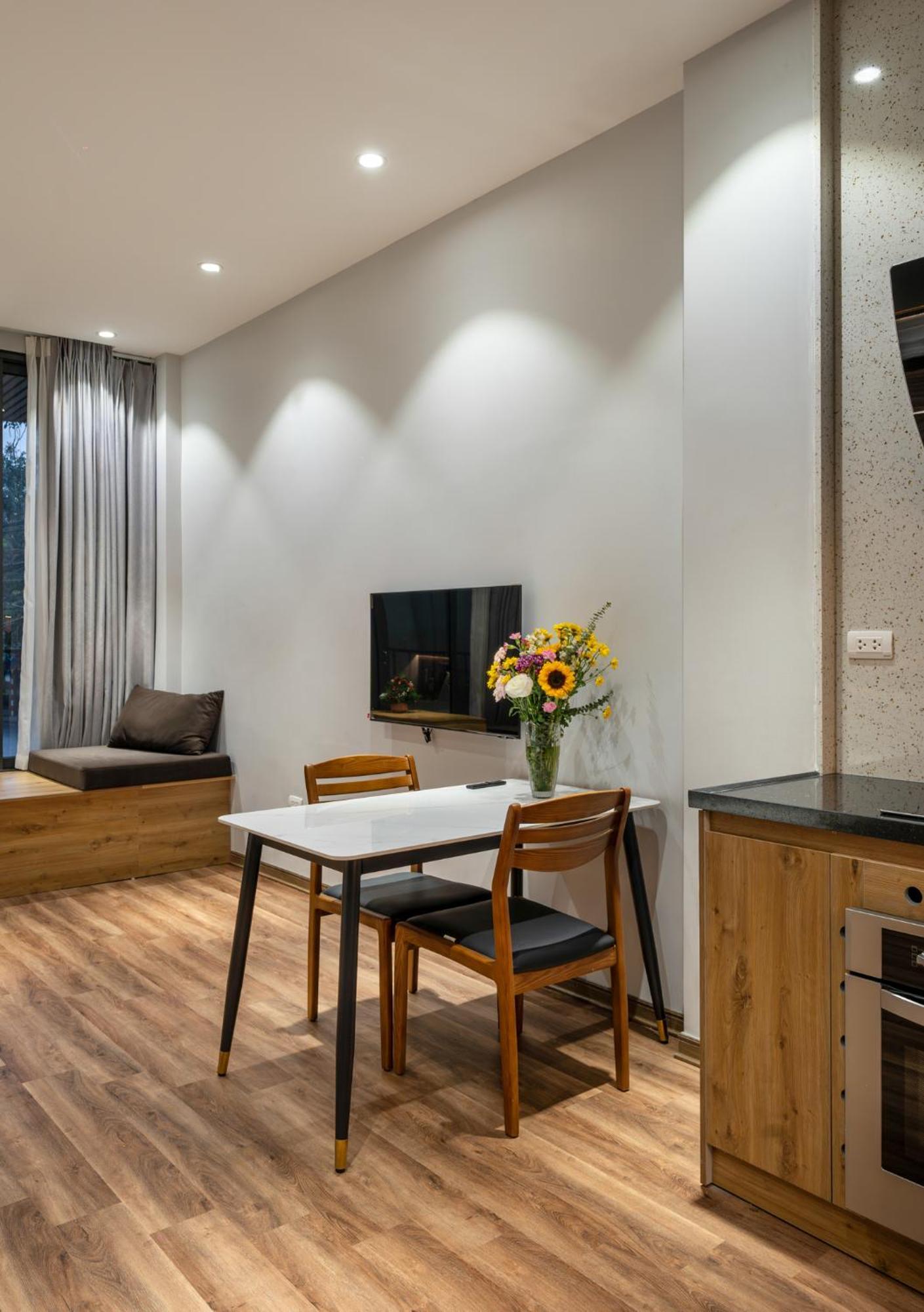 Luxe Paradise To Ngoc Apartment *