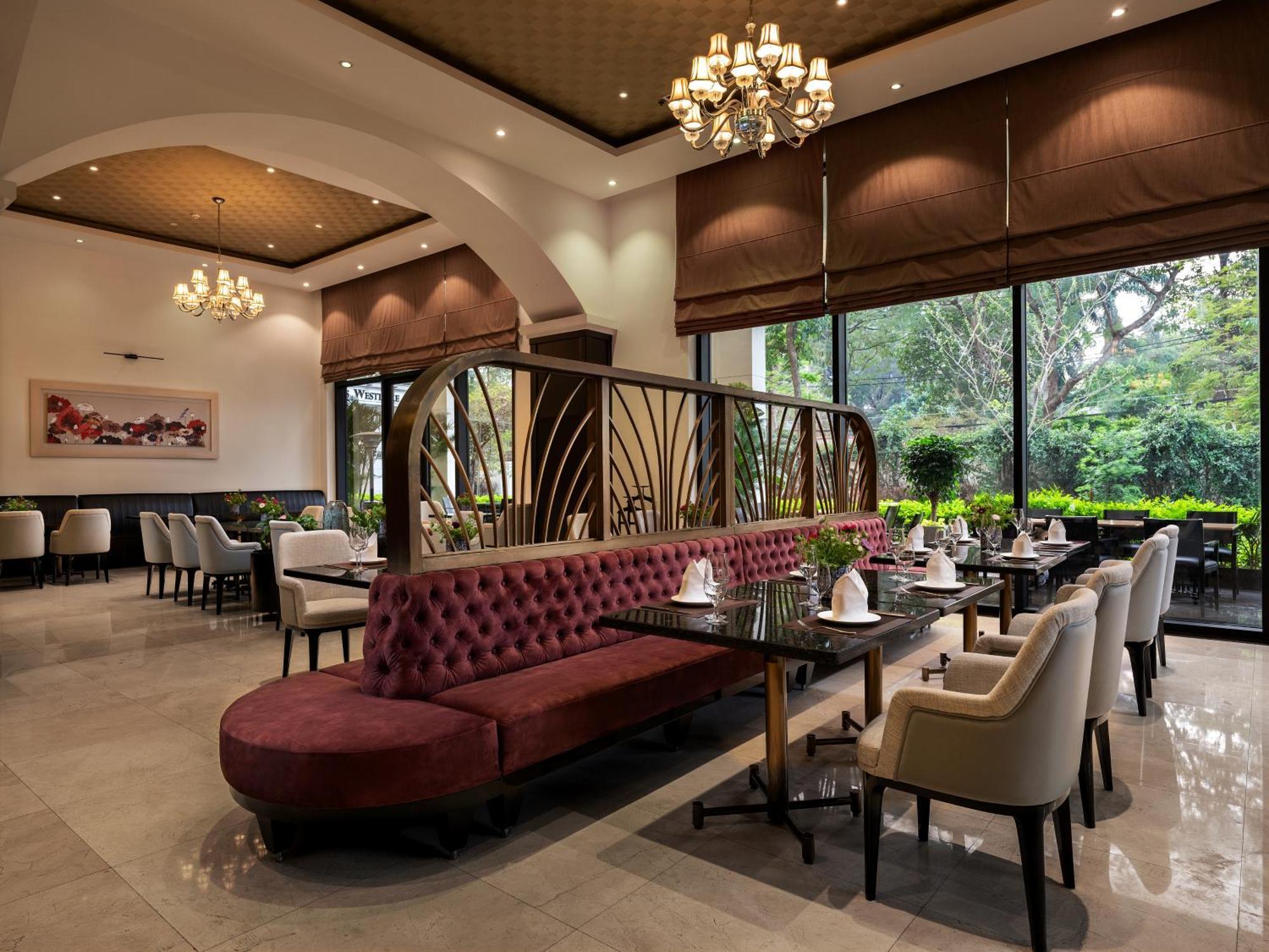 Khách sạn Elegant Hồ Tây