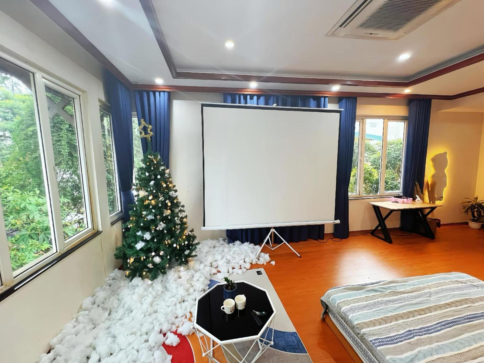 Cine Stu- Big With Street View * Hanoi