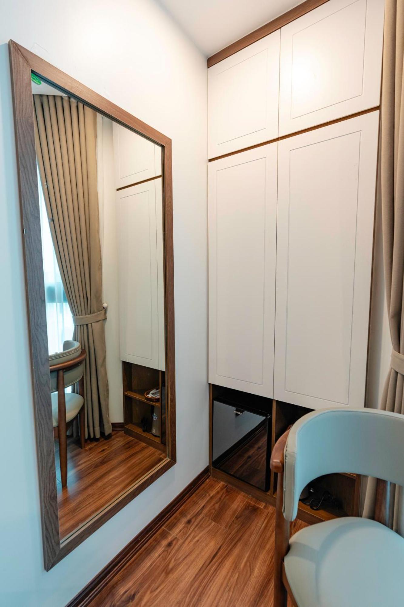 Hotel Golden Crown Long Bien Hanoi