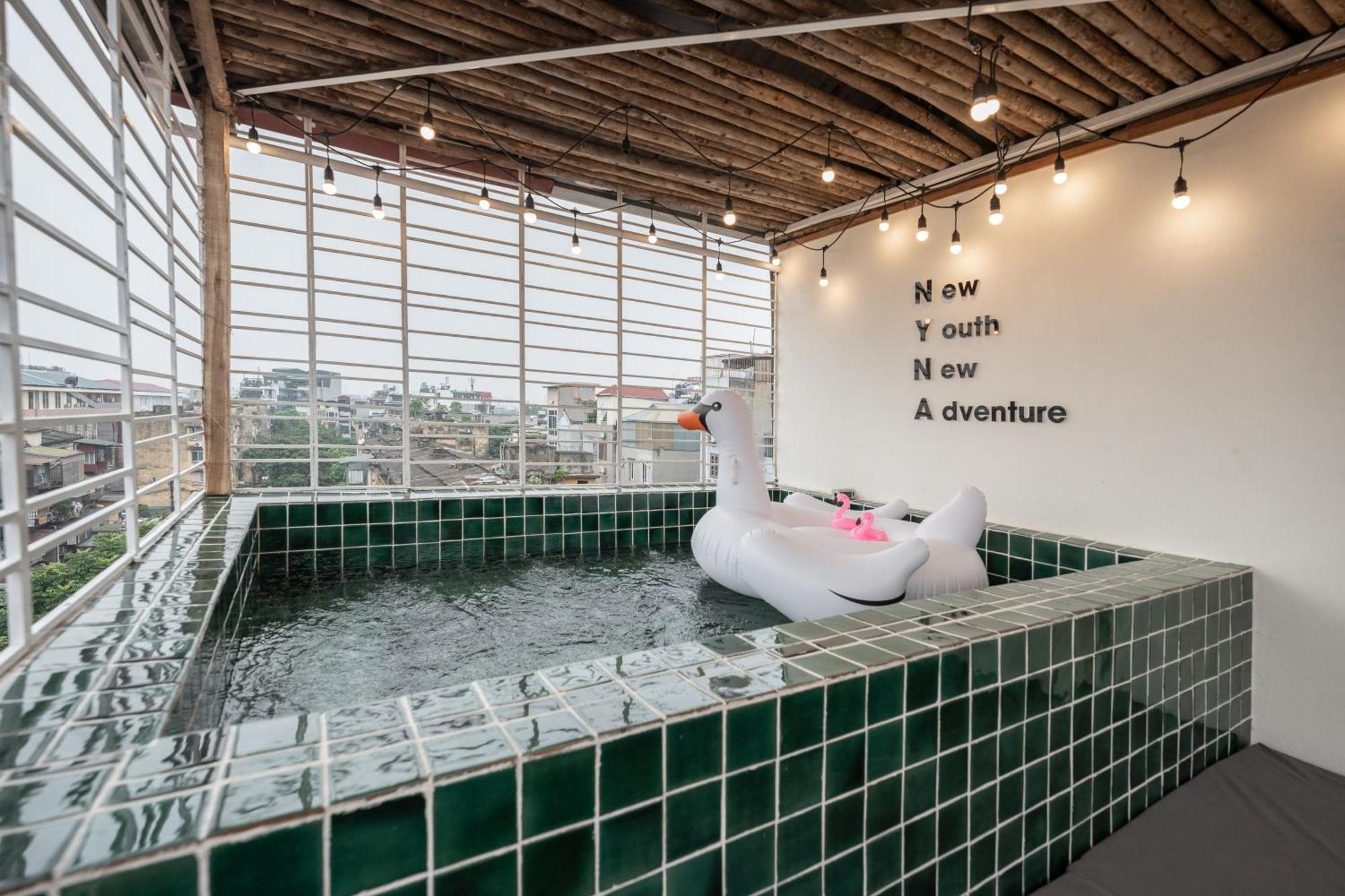 Apartment La In Heart Of Hanoi-rooftop Jacuzzi-shuttle Included *