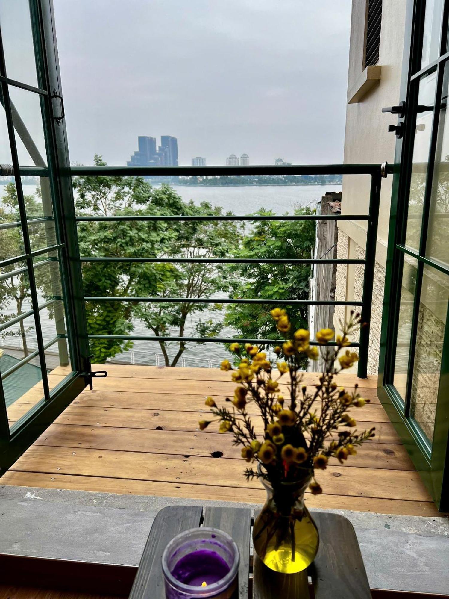 Sushi House View *