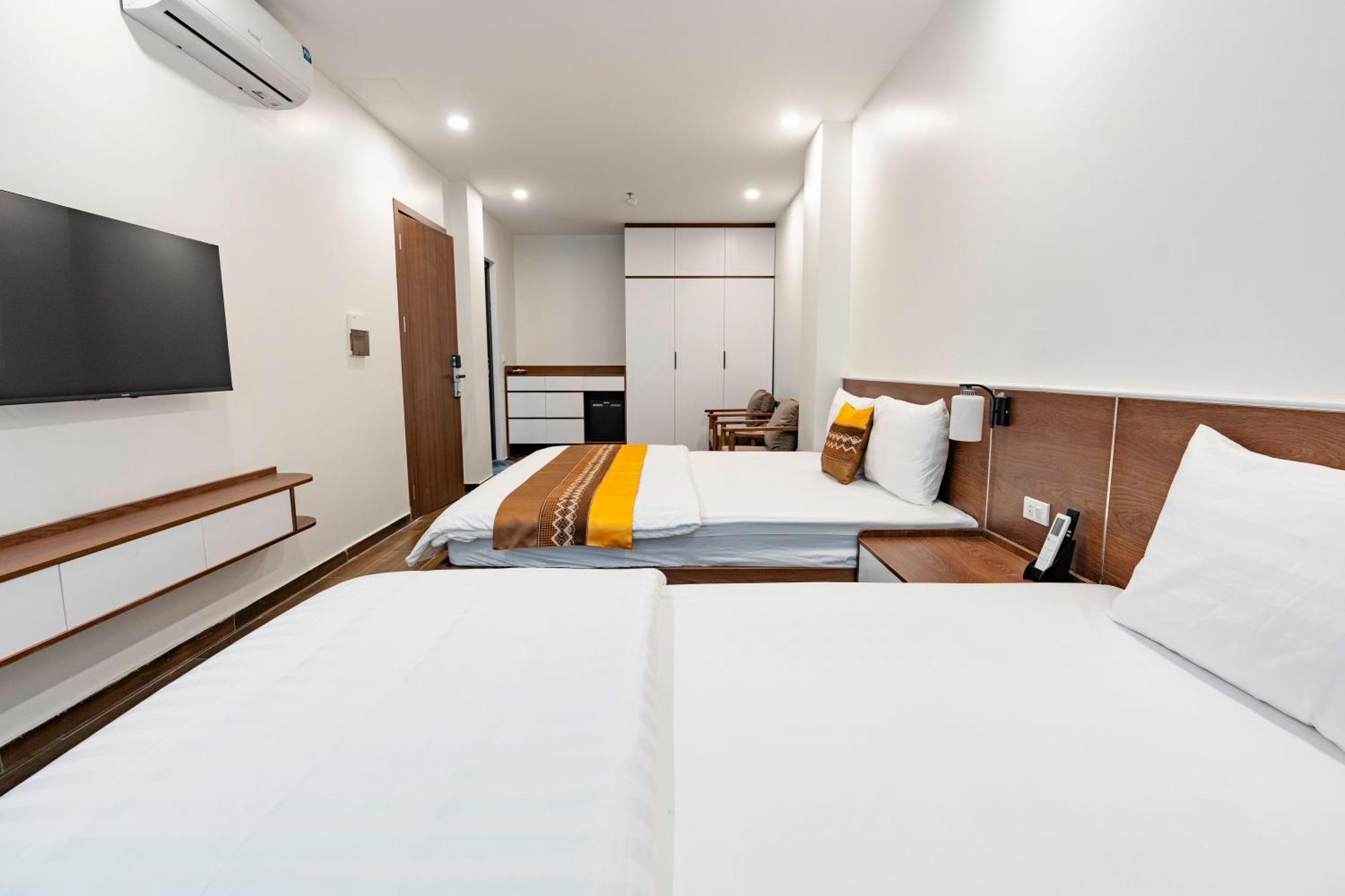 Hotel Golden Crown Long Bien