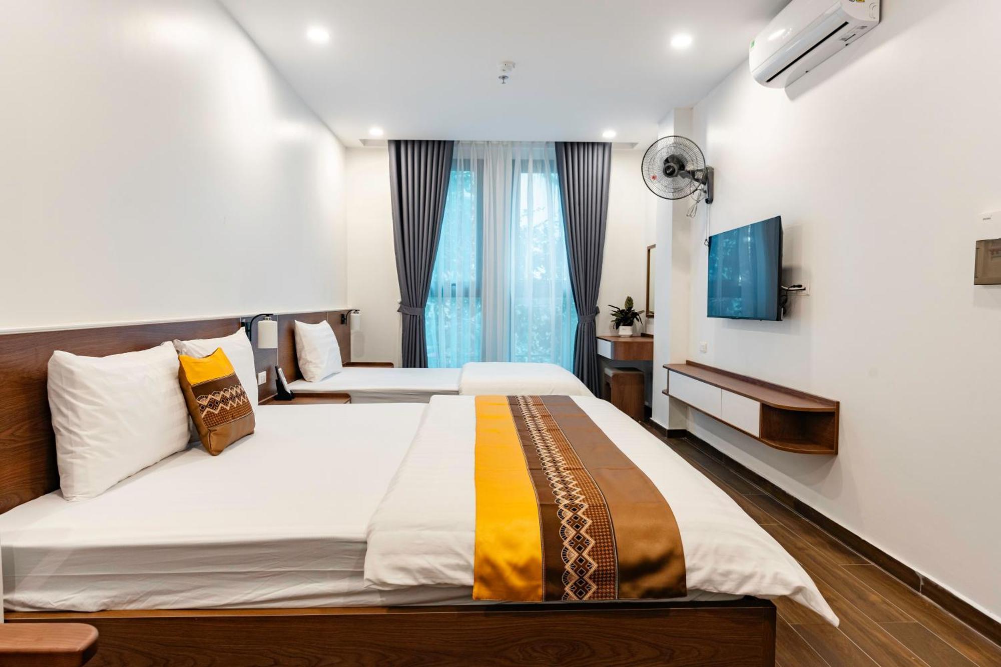 Hotel Golden Crown Long Bien