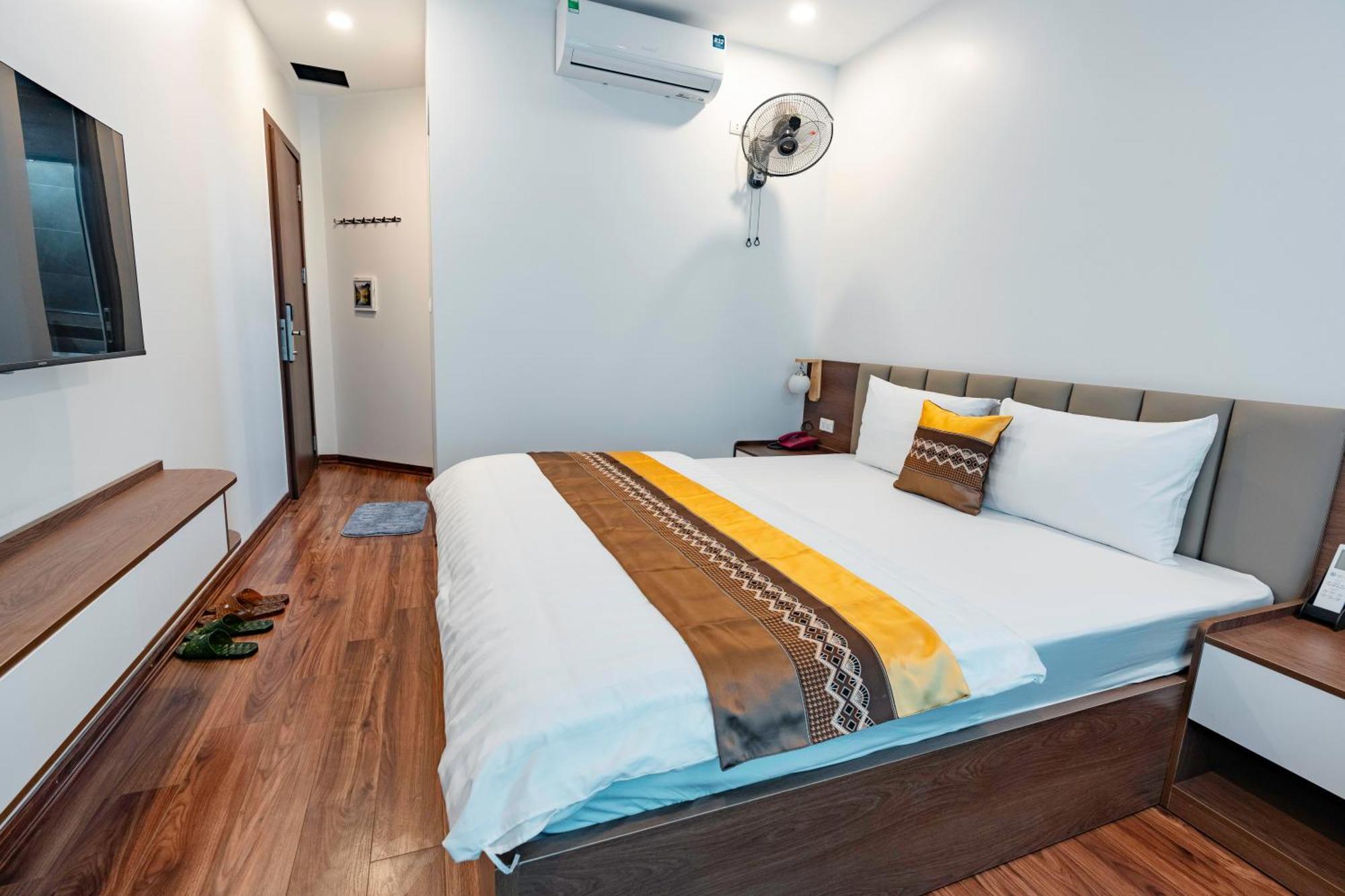 Golden Crown Long Bien Hotel Hanoi