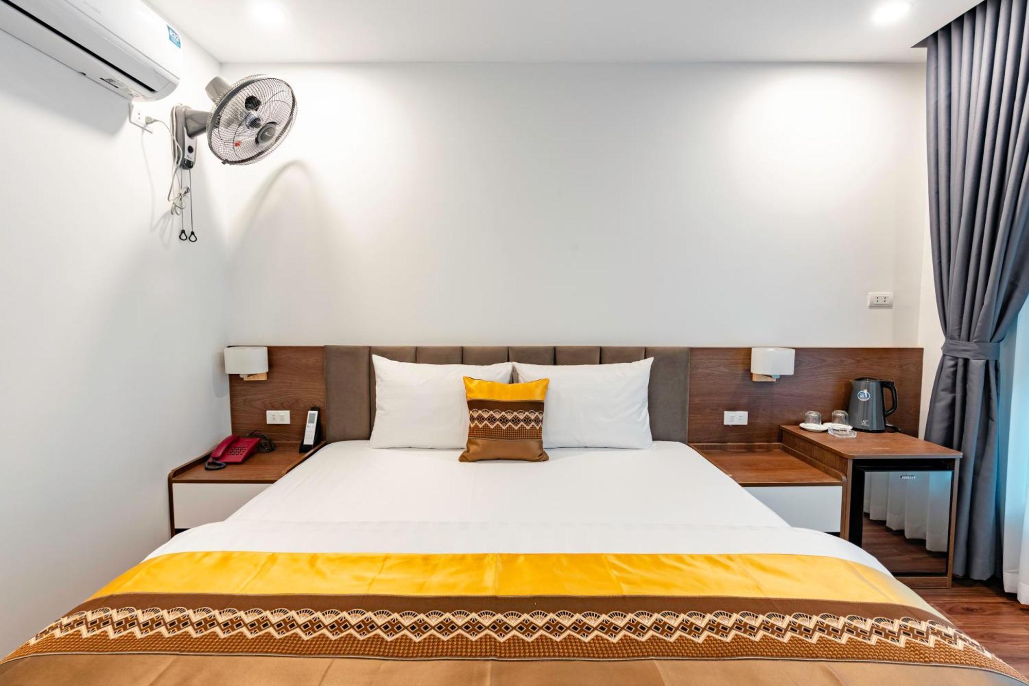 Golden Crown Long Bien Hotel
