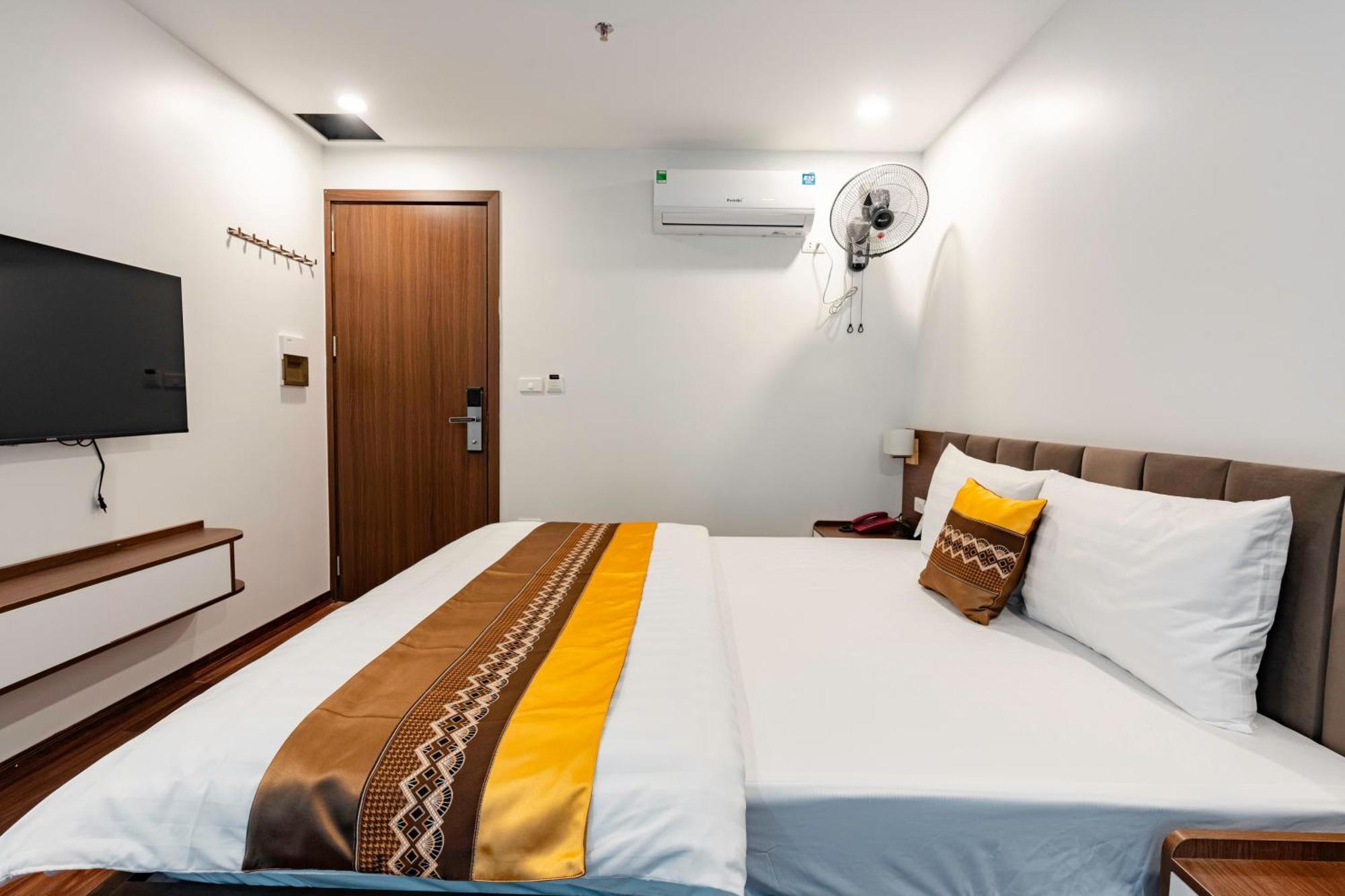 Golden Crown Long Bien Hotel Hanoi