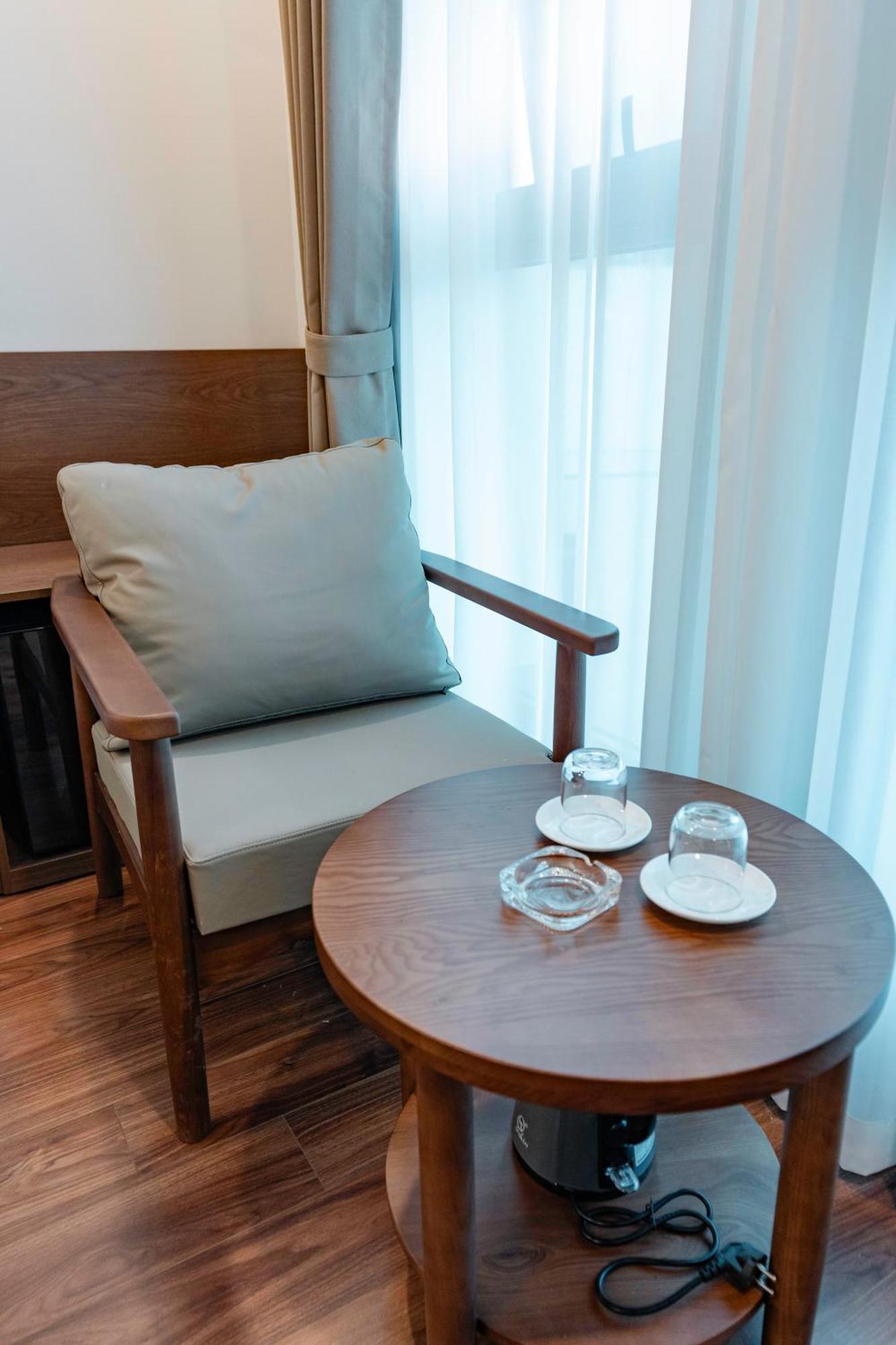 Hotel Golden Crown Long Bien Hanoi