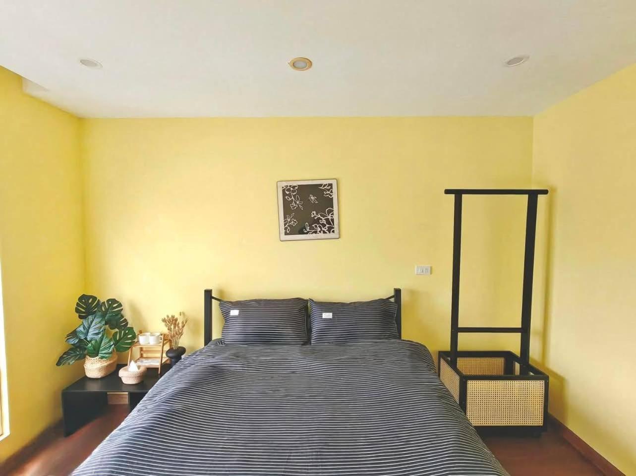 Apartment La In Heart Of Hanoi-rooftop Jacuzzi-shuttle Included *