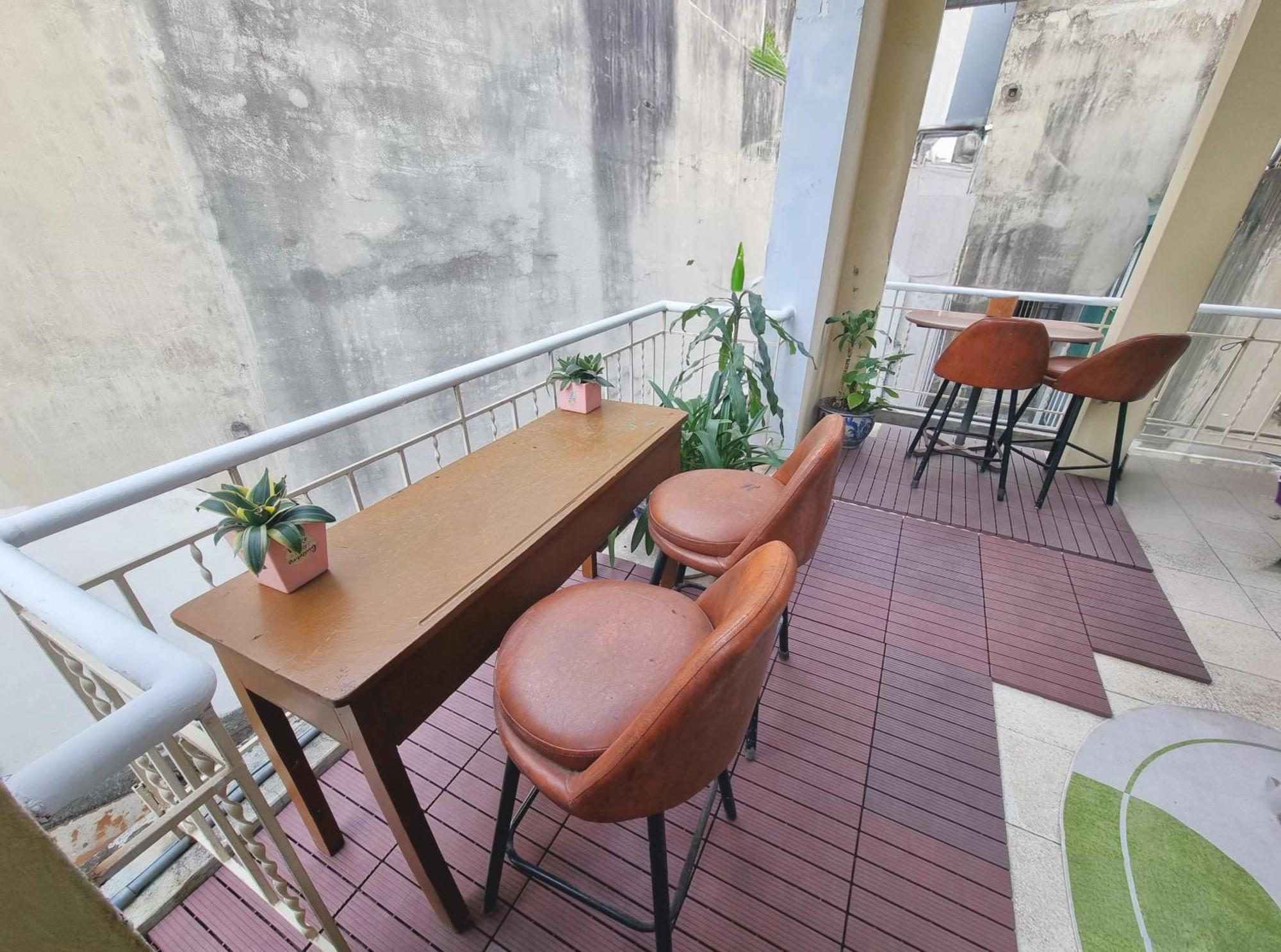 Hotel Lushstay Train Street - Cozy Hanoi