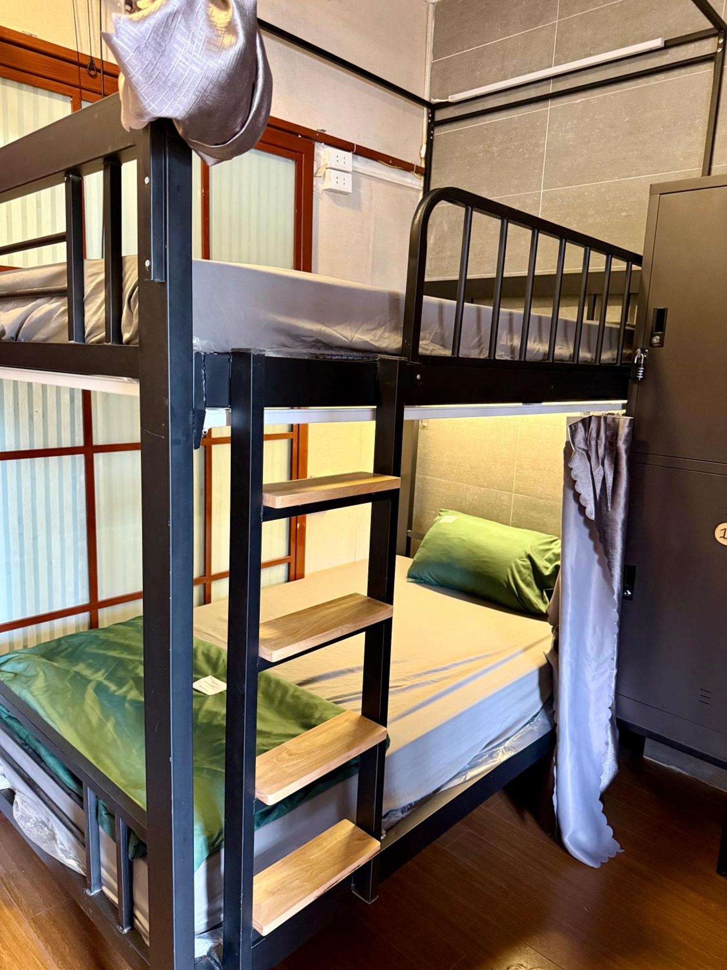 Hostel- Big Bed-3 Mins To Train Street-friendly-high Quality Of Sleeping