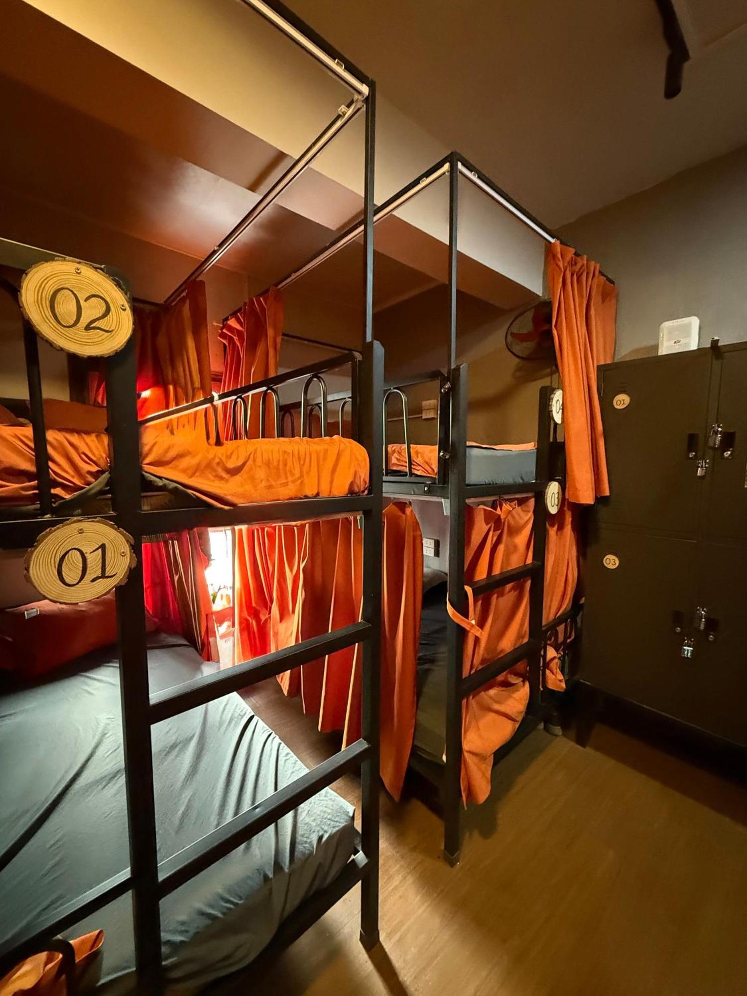 Capsule hotel Hostel- Big Bed-3 Mins To Train Street-friendly-high Quality Of Sleeping Hanoi
