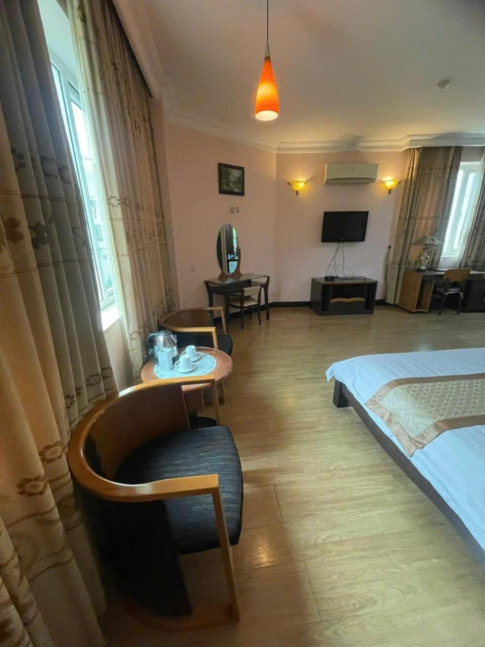 Royal Old Quarter Hotel *