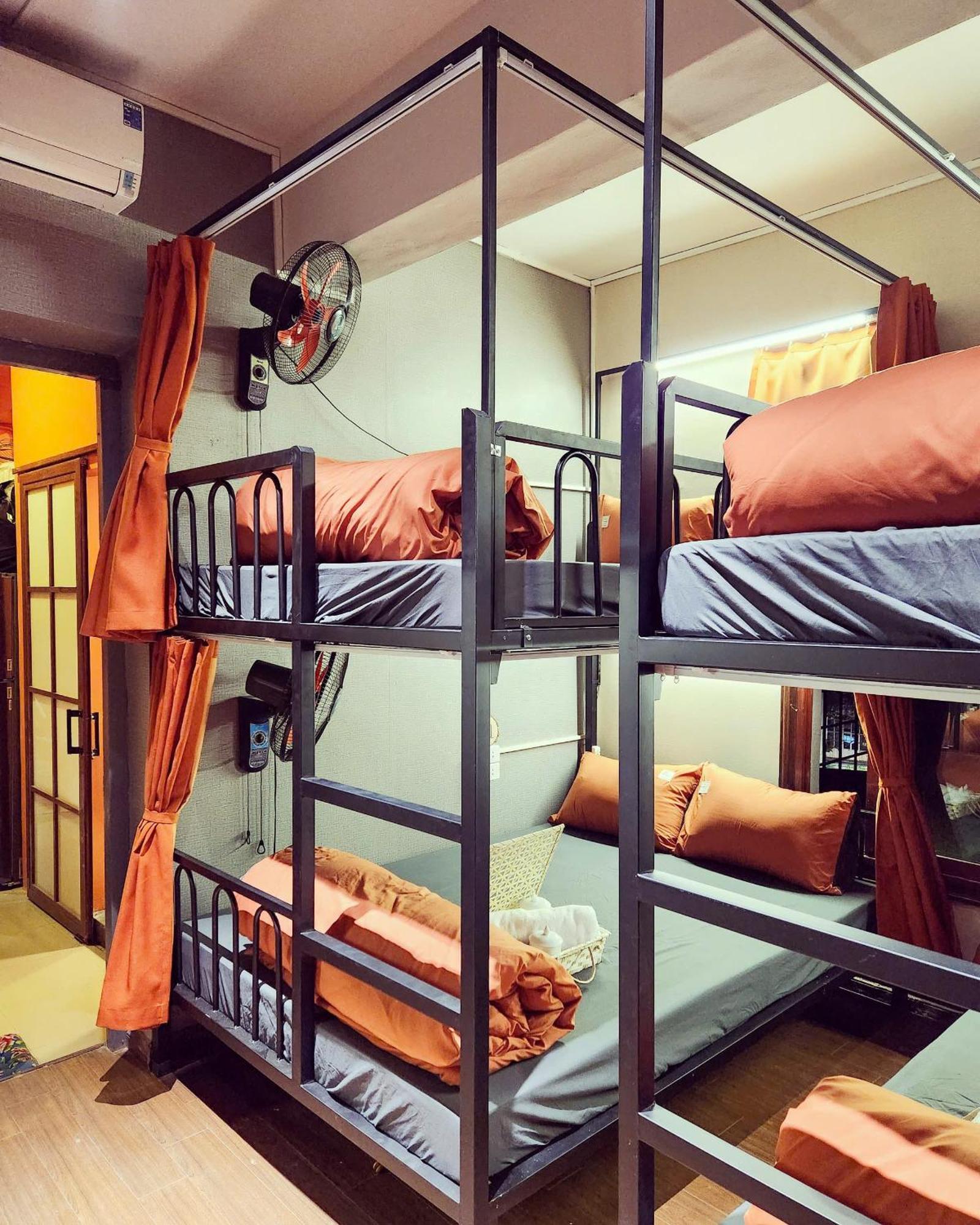 Hostel- Big Bed-3 Mins To Train Street-friendly-high Quality Of Sleeping Capsule hotel *