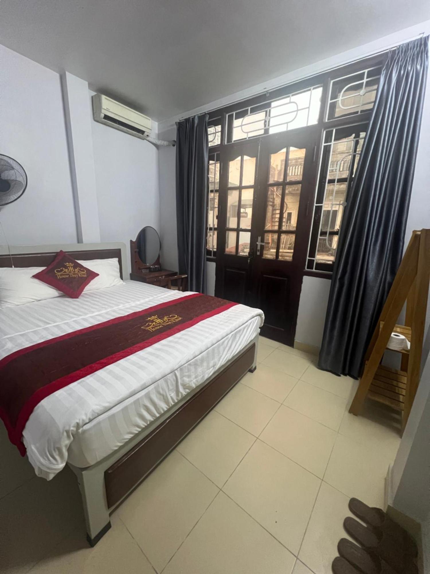 Bed & Breakfast Khach San Ho Tay House Thuy Khue