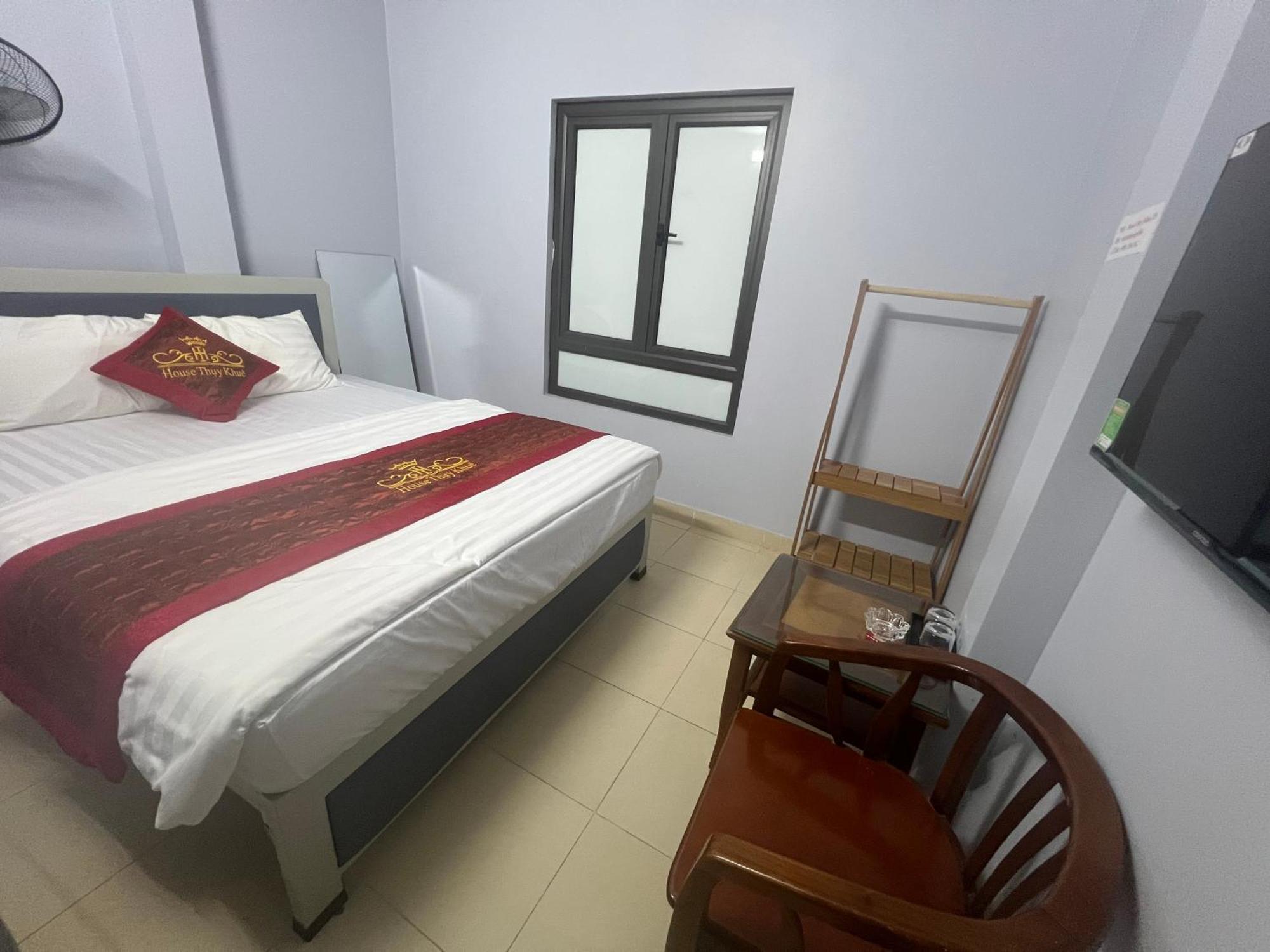 Bed & Breakfast Khach San Ho Tay House Thuy Khue Hà Nội