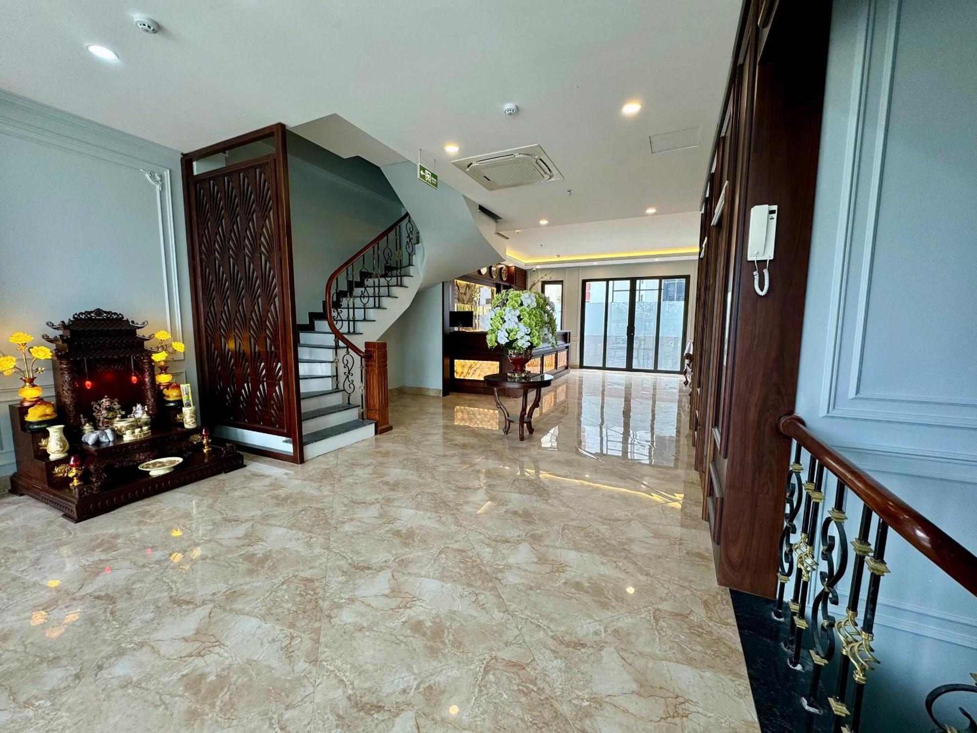 Luxury Hotel