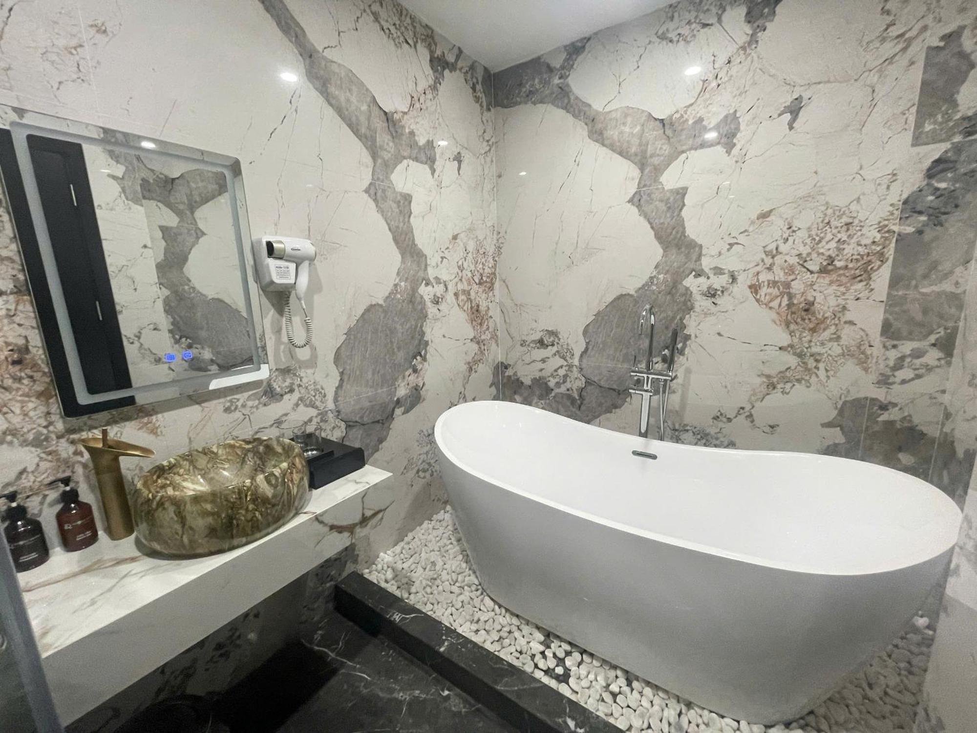 Romeo Hn - By Bay Luxury Hotel Hanoi