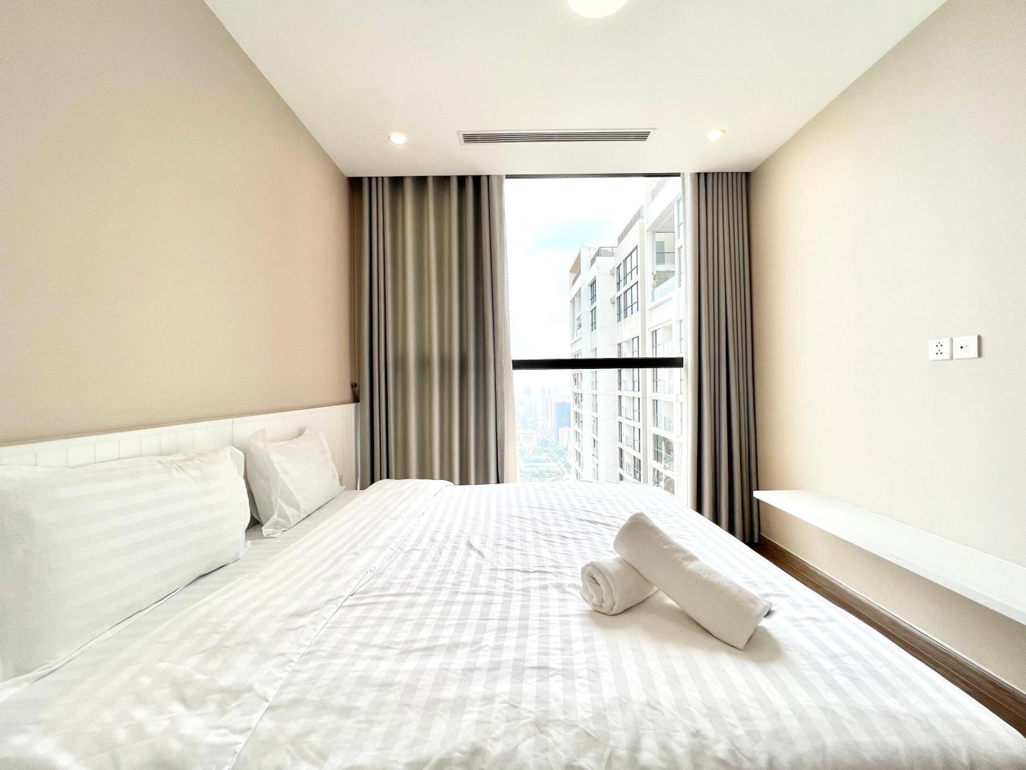 Luxury Vinhomes Skylake Apartment