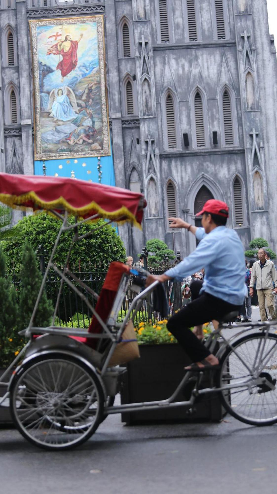 Vietnam Travelers 2 With Cozy Private Balcony Hanoi