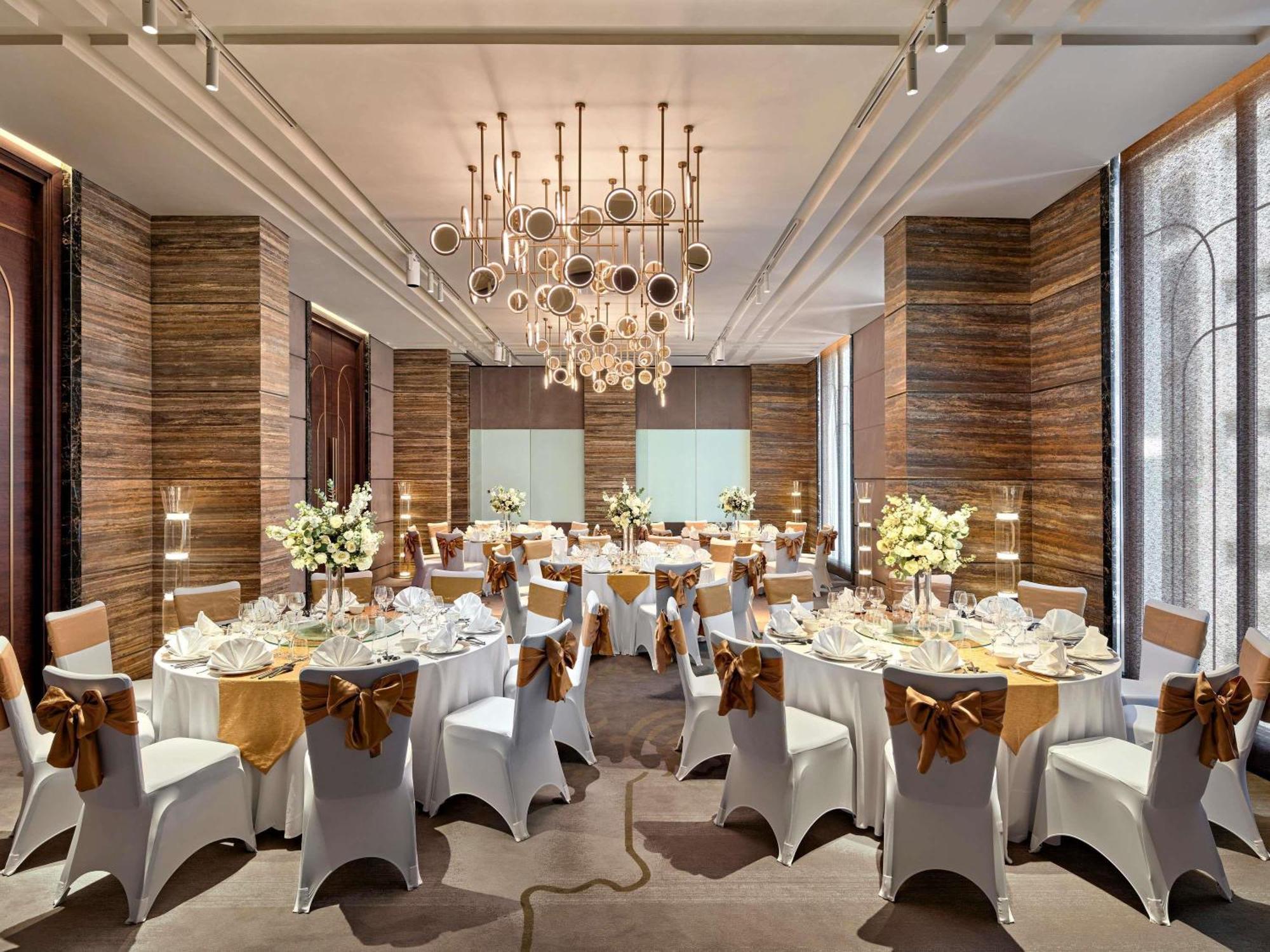 Moevenpick Centre Hotel 5*