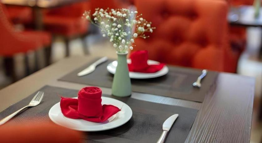 Hotel Bay Luxury -skylark - 15 Phan Dinh Phung 4*