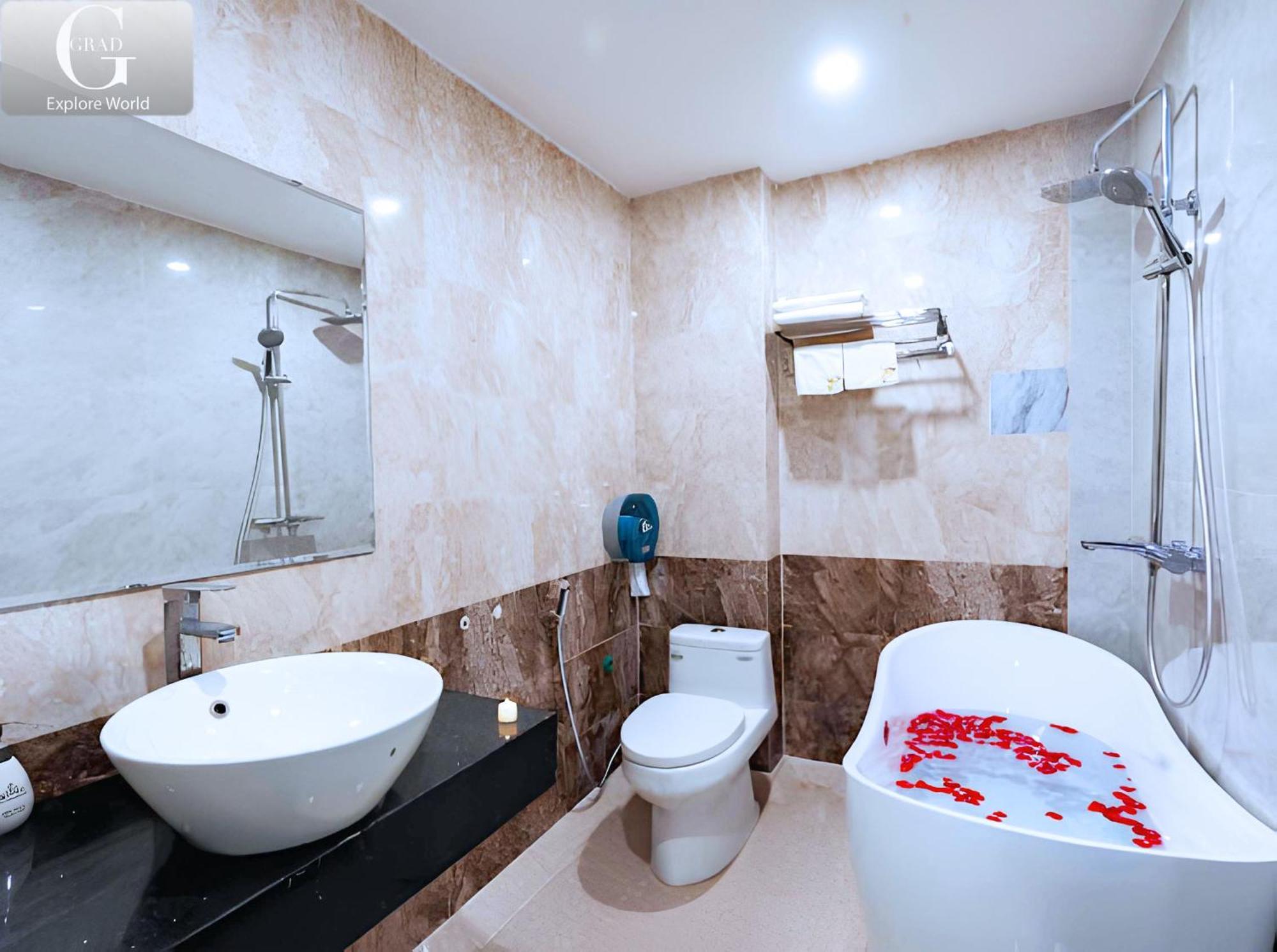 Queen Luxury Hanoi