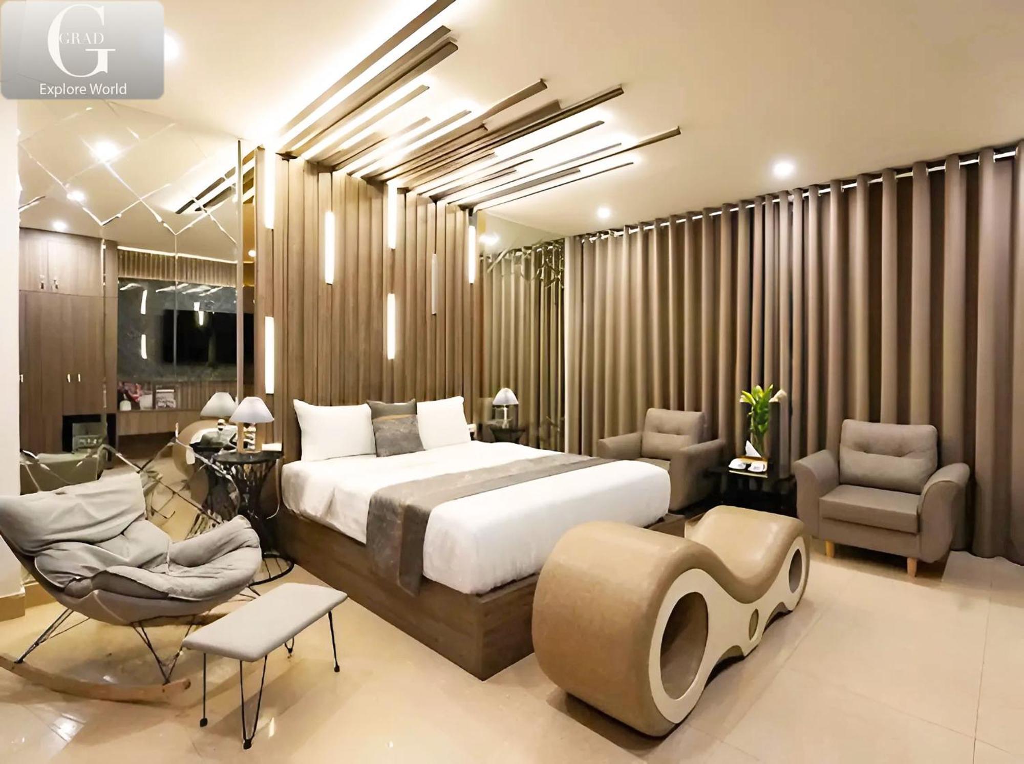 Queen Luxury * Hanoi