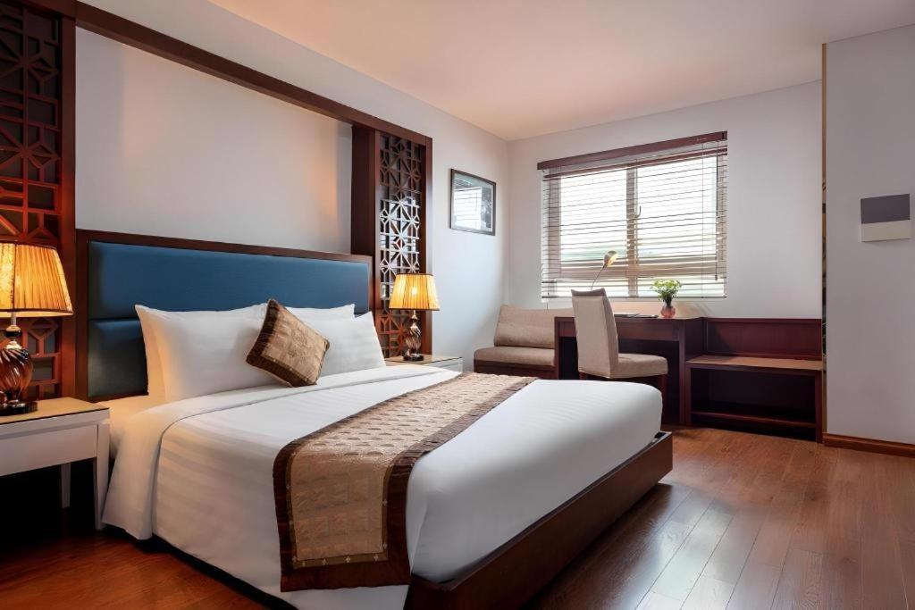 Bay Luxury -skylark - 15 Phan Dinh Phung Hotel 4*